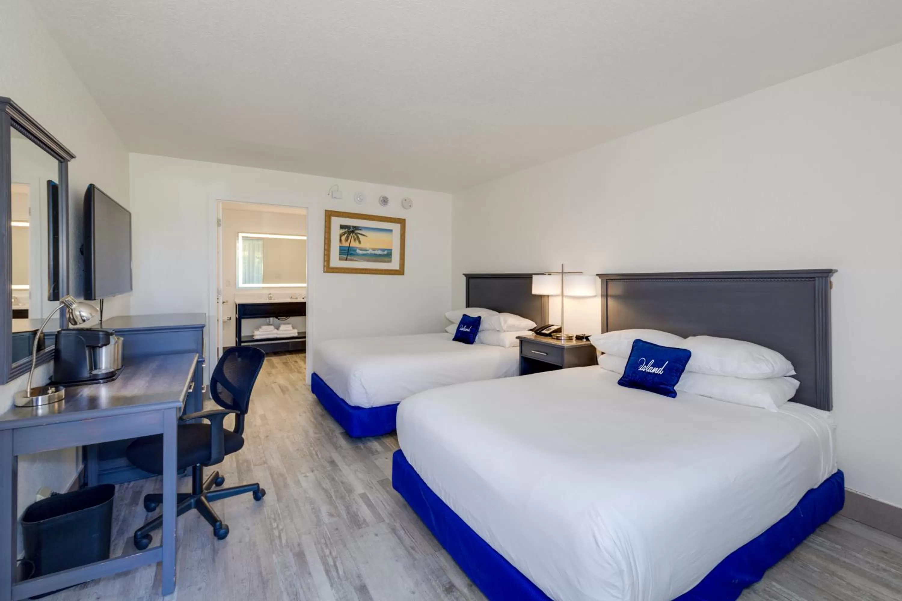 Photo of the whole room, Bed in The Island Resort at Fort Walton Beach