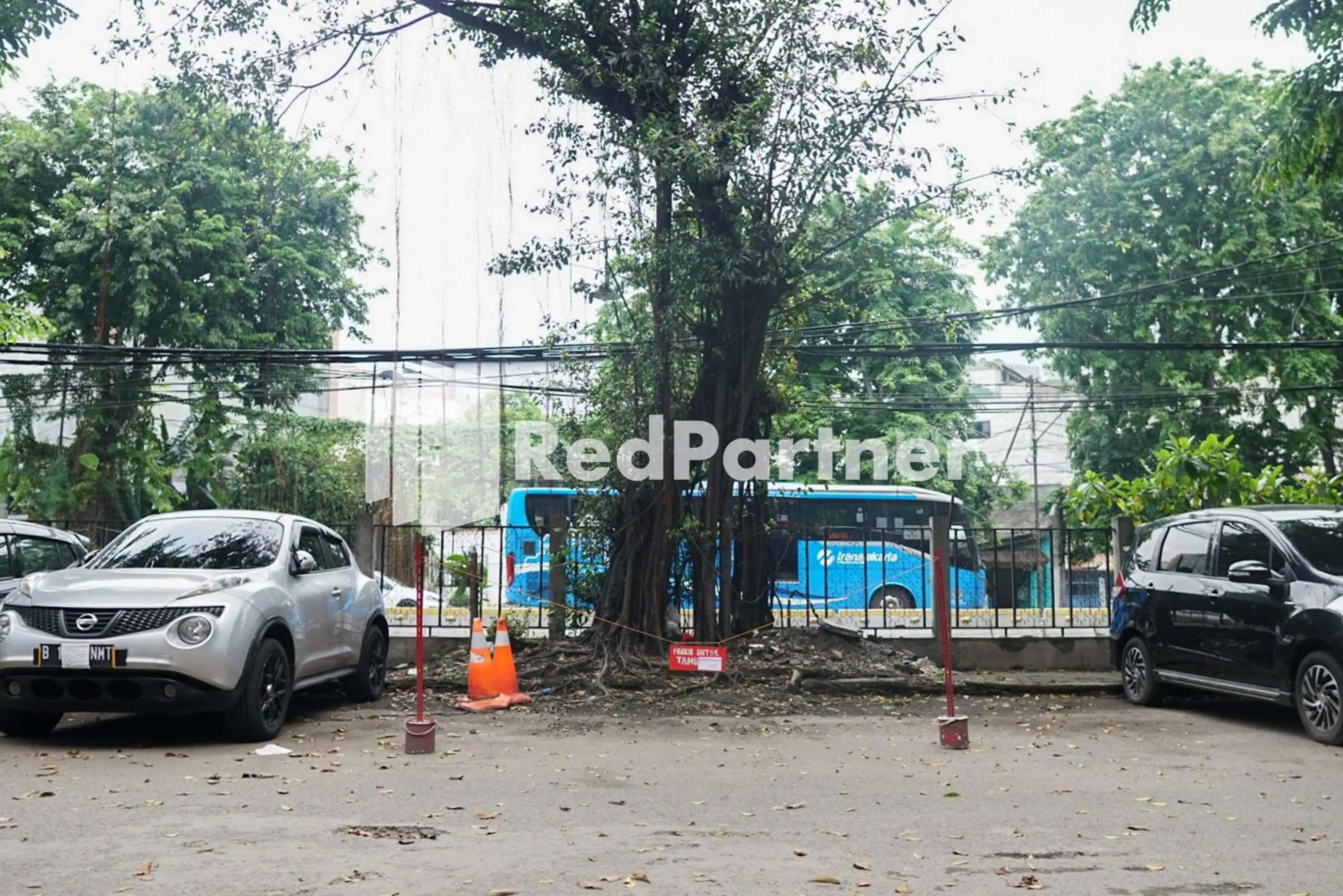Parking in Cosmo Harmoni RedPartner