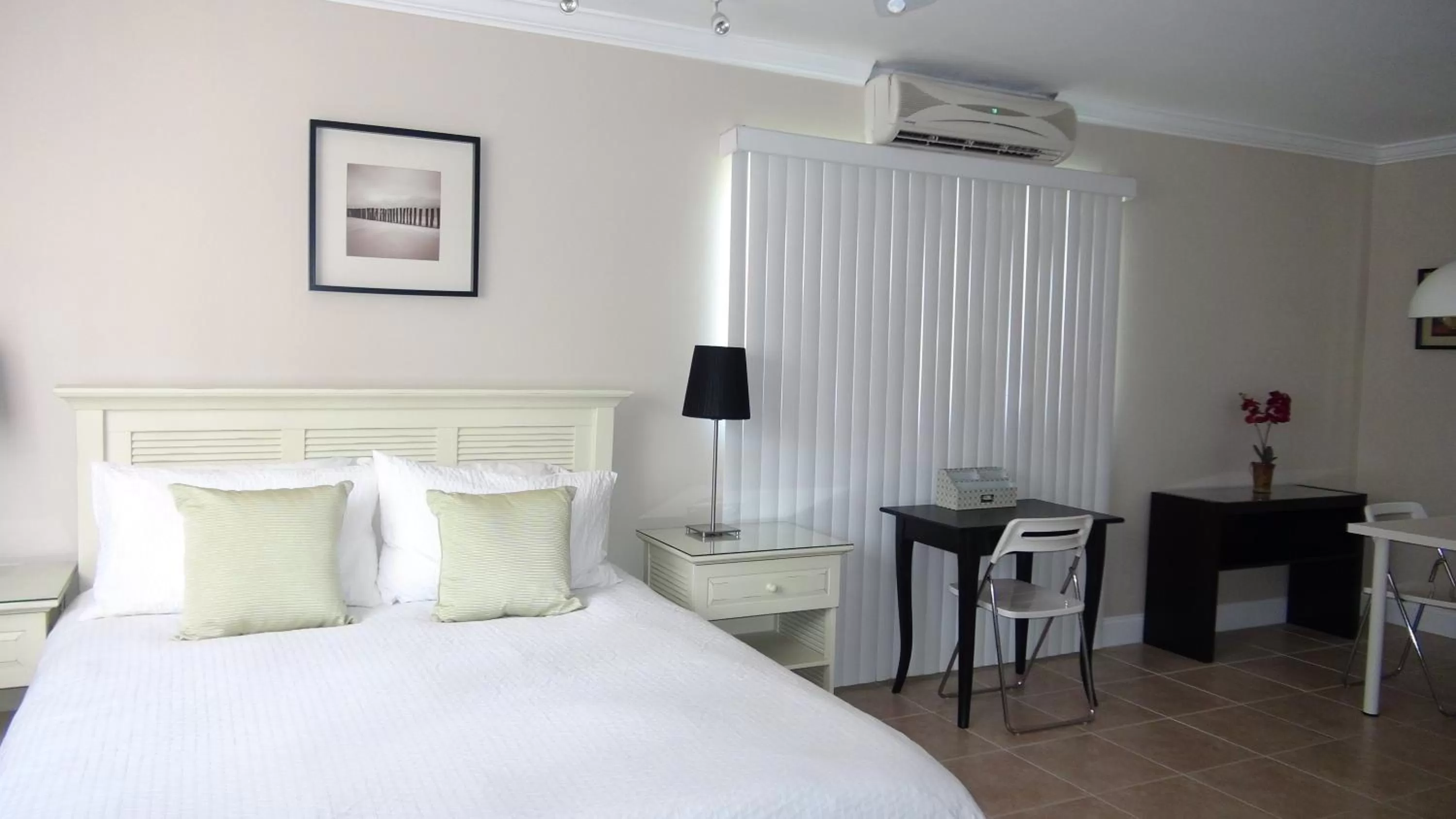 Photo of the whole room, Bed in Tara Hotel A North Beach Village Resort Hotel