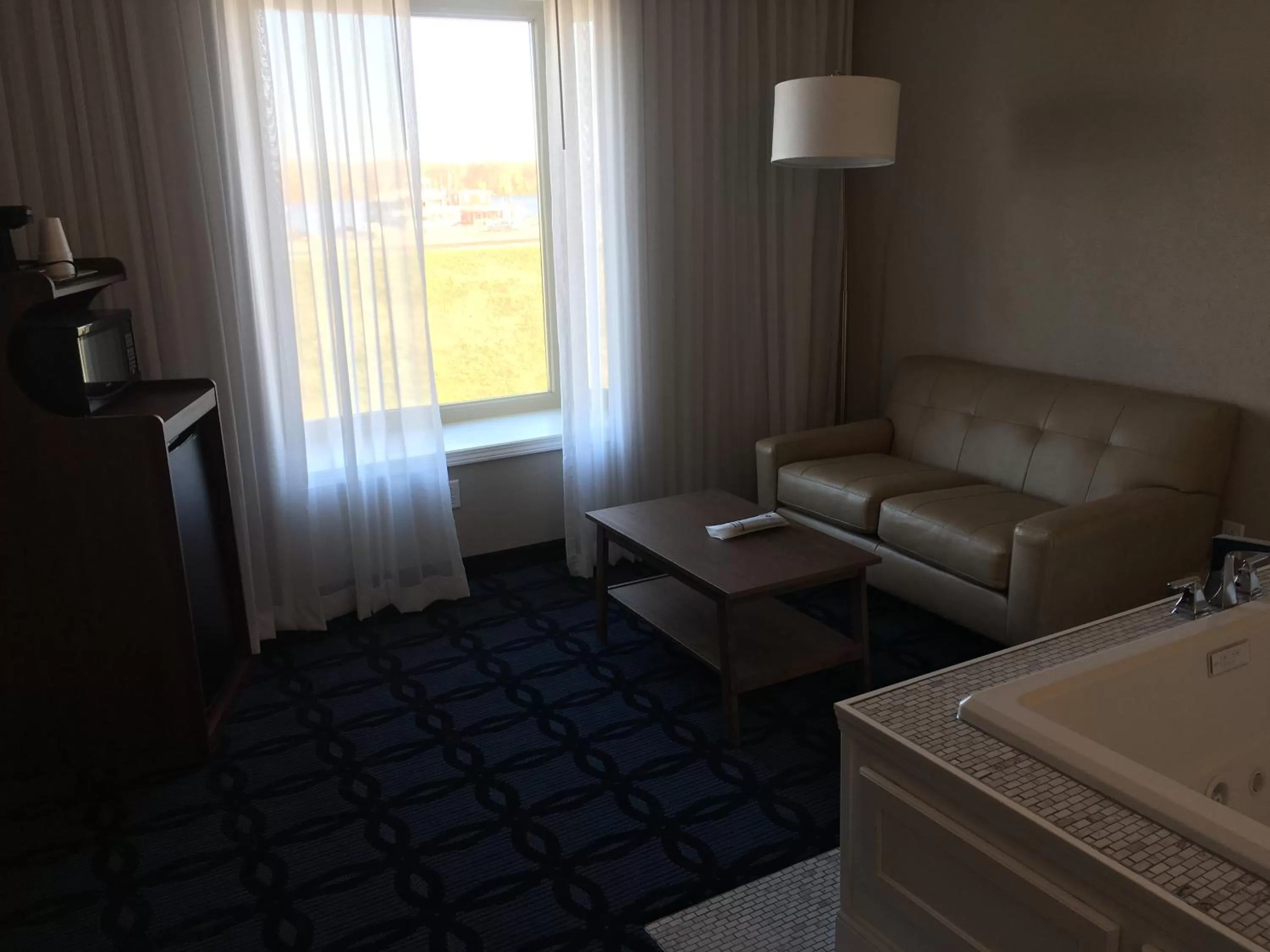 Hot Tub in Riverside inn hannibal