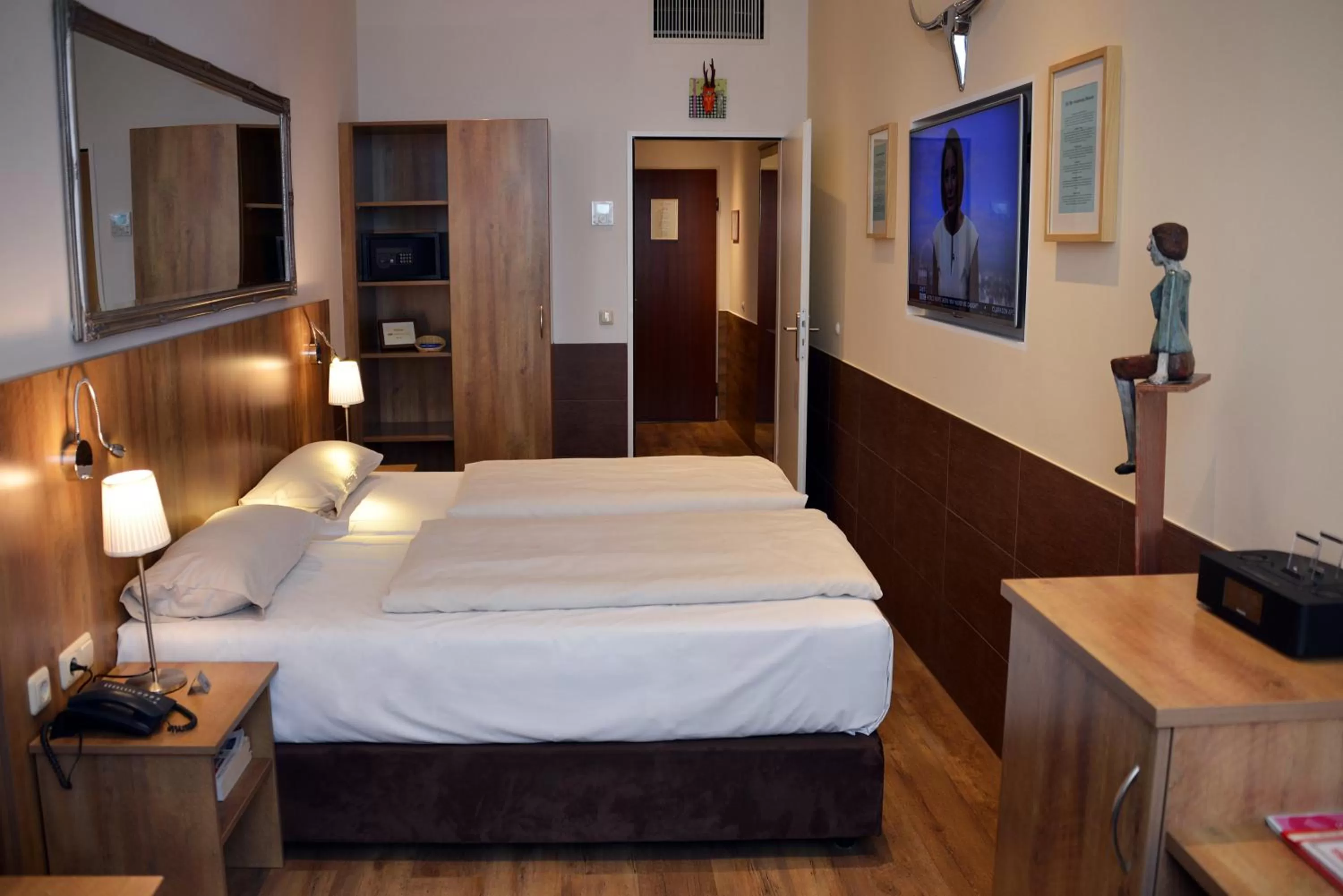 Photo of the whole room, Bed in Arthotel Munich