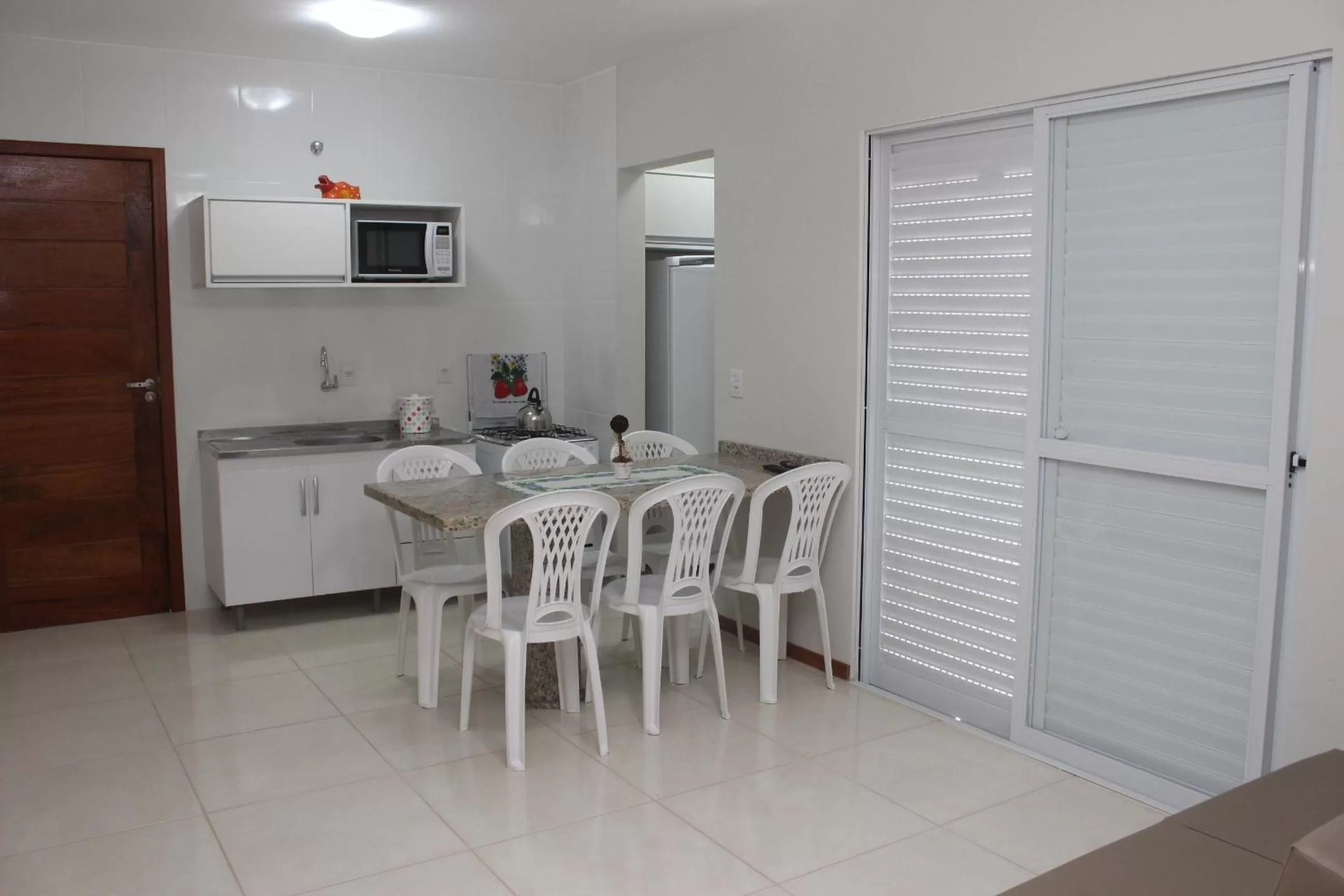 Kitchen or kitchenette, Dining Area in Pousada Gomes
