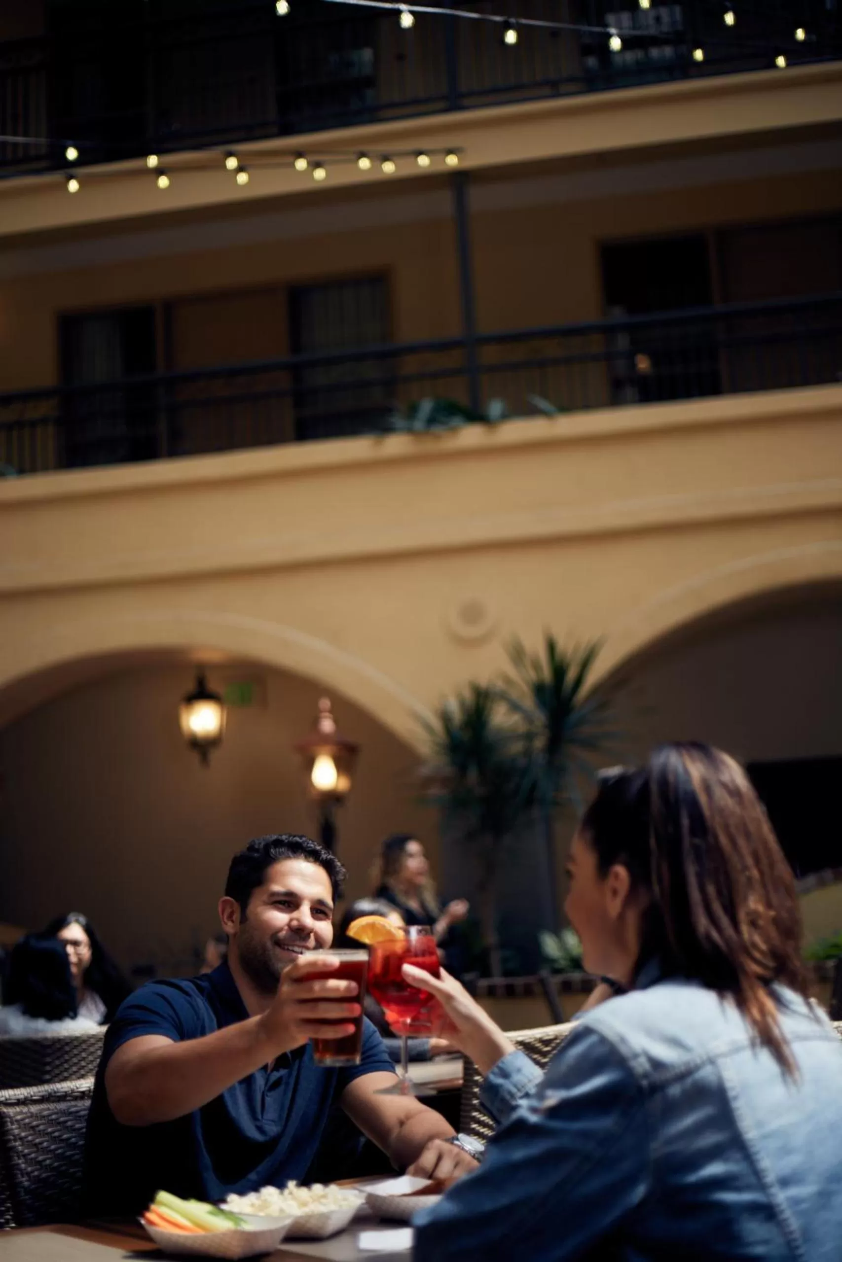 Dining area in Embassy Suites by Hilton Los Angeles International Airport South