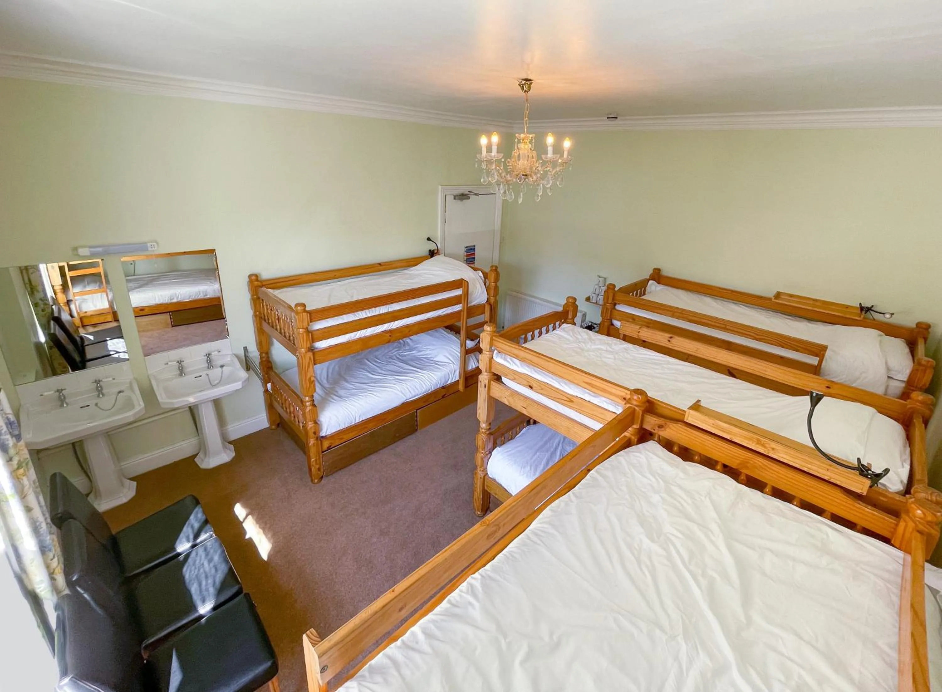 Photo of the whole room, Bed in Llandudno Hostel