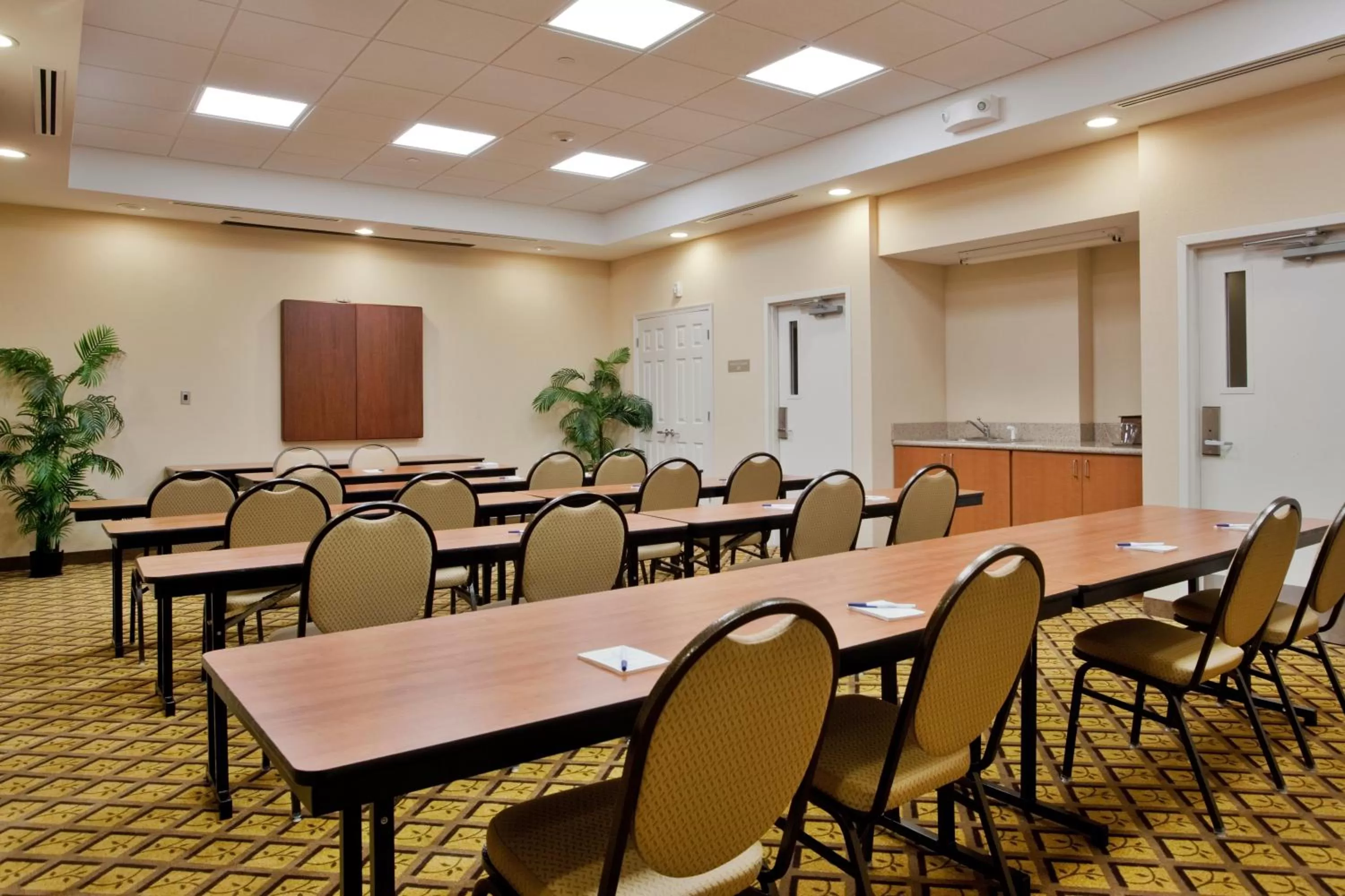 Meeting/conference room in Candlewood Suites Norfolk Airport by IHG