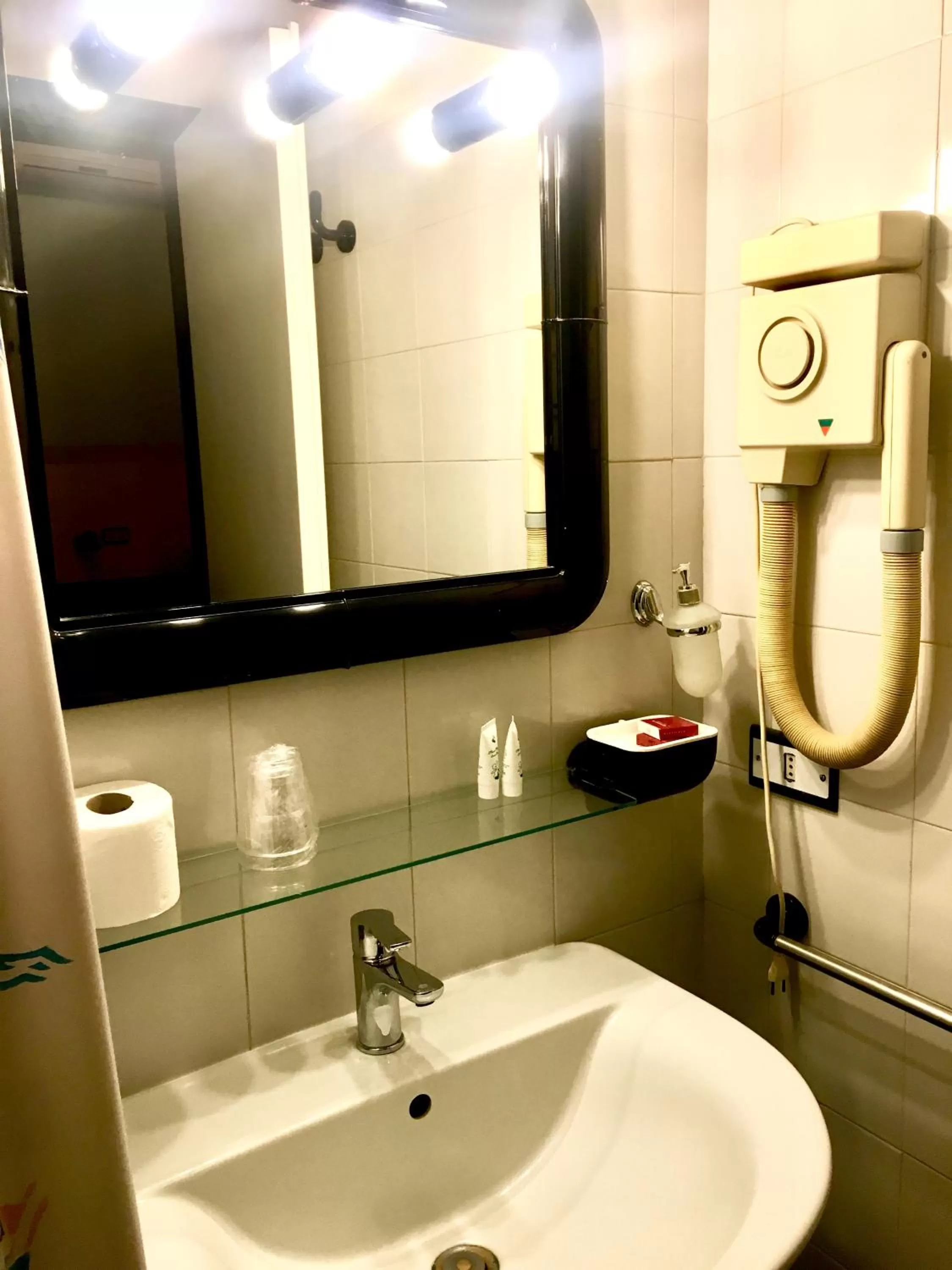 Toilet in Hotel Letizia