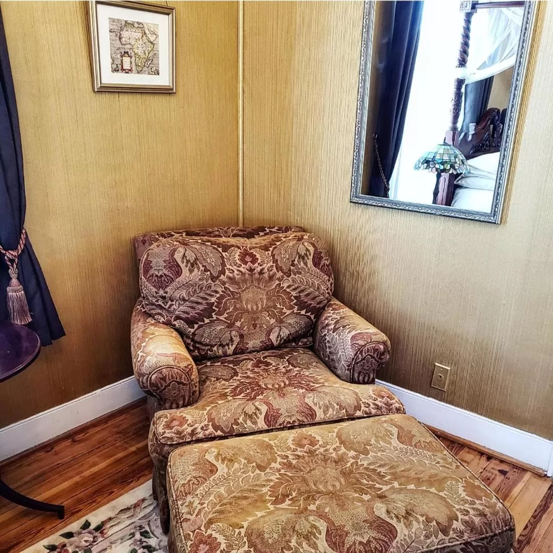 Seating area in South Court Inn