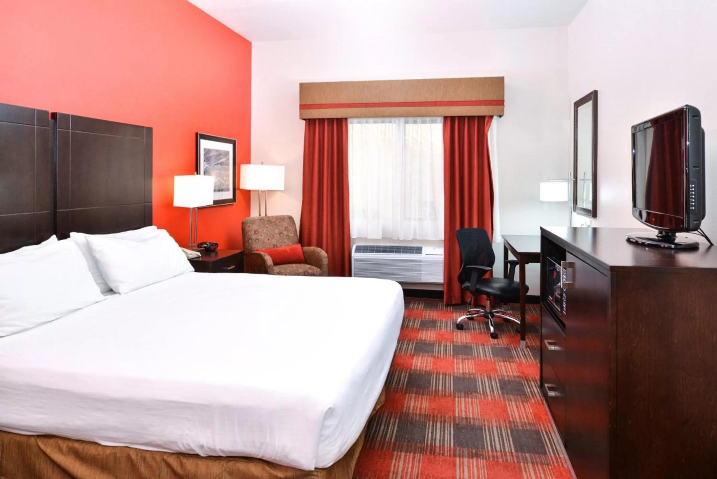 Photo of the whole room, Bed in Holiday Inn Express Kingman by IHG