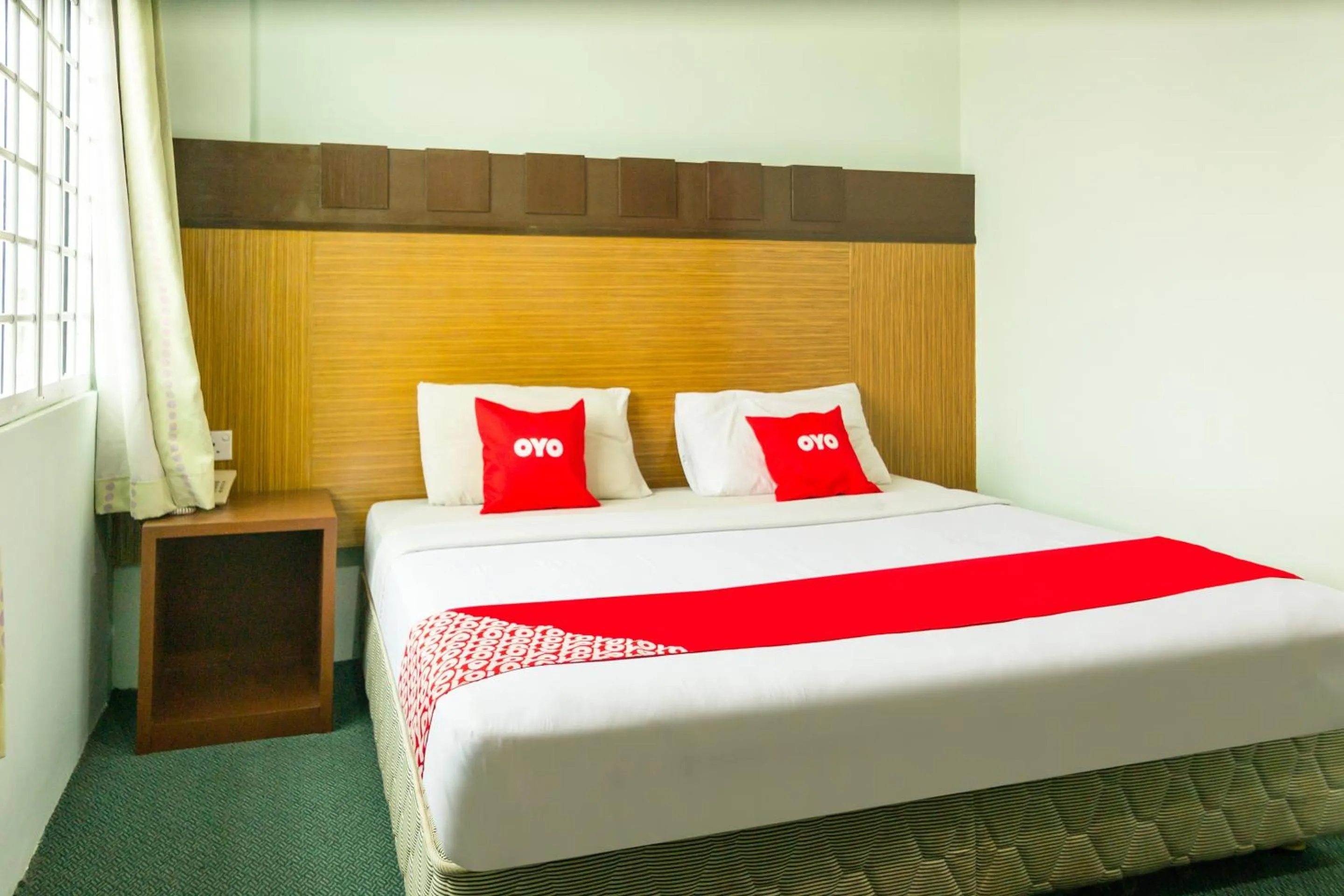 Bedroom, Bed in OYO 89408 Royal Hotel