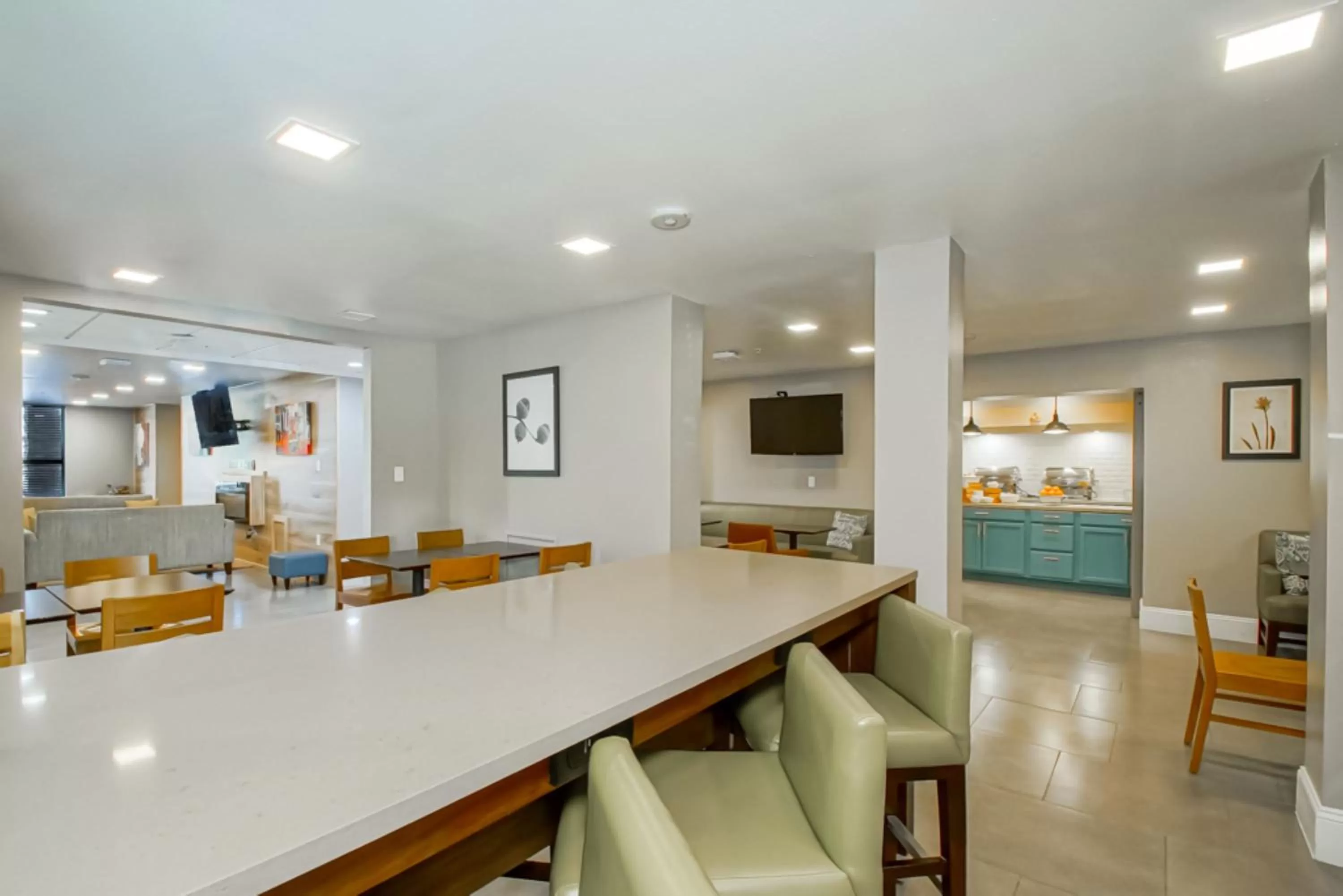 Breakfast in Country Inn & Suites by Radisson, New Orleans I-10 East, LA