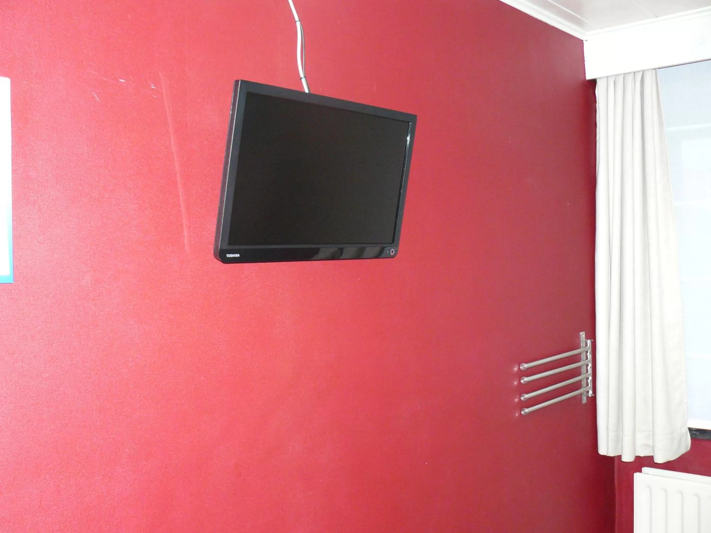 TV and multimedia, TV/Entertainment Center in B&B Jo - Li