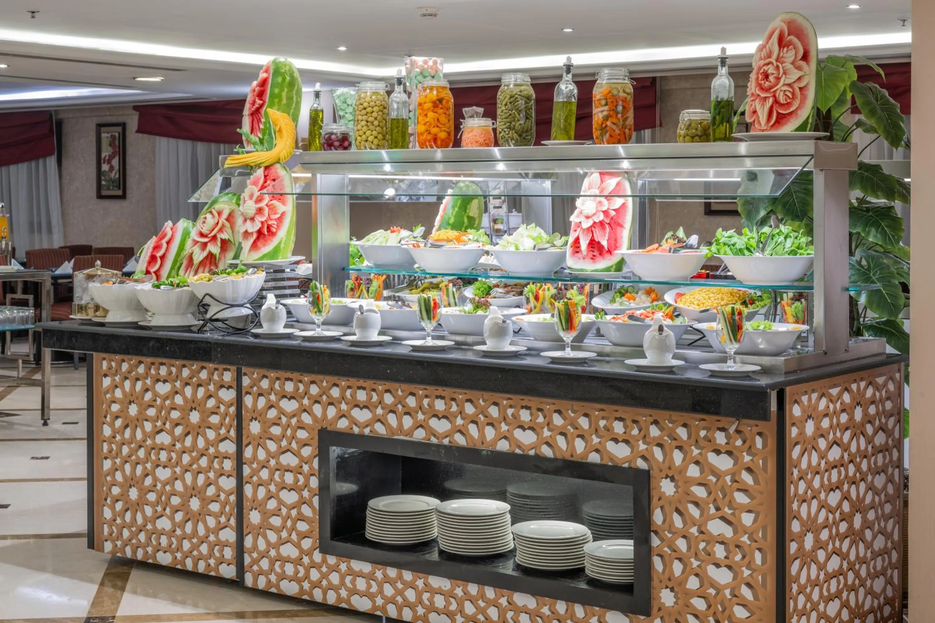 Food and drinks in Millennium Al Aqeeq Hotel