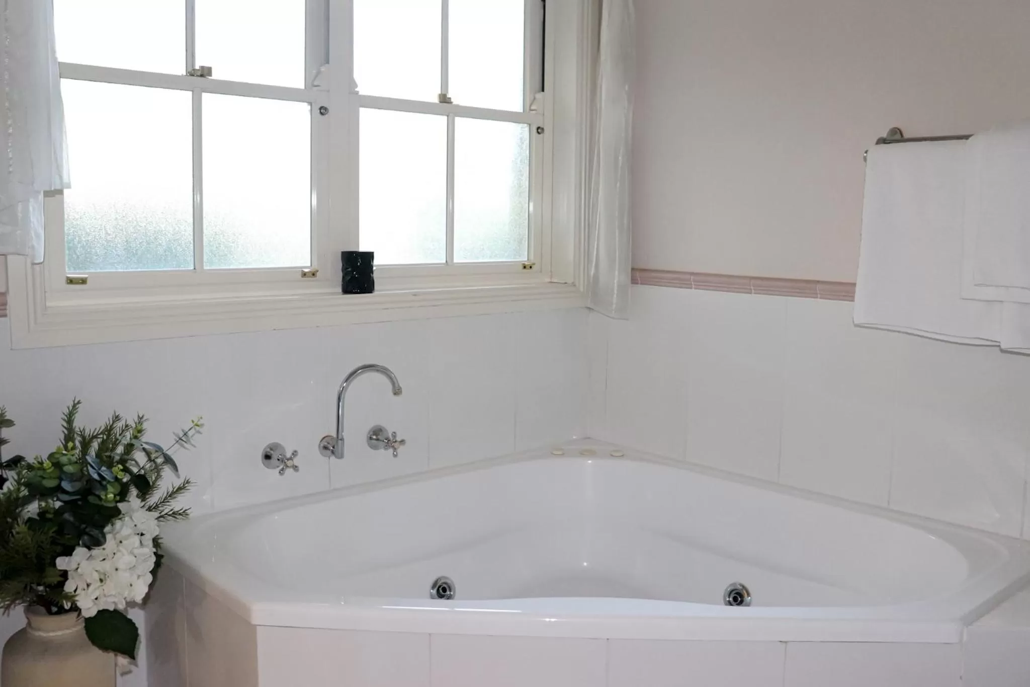 Bath, Bathroom in Plumes Boutique Bed & Breakfast