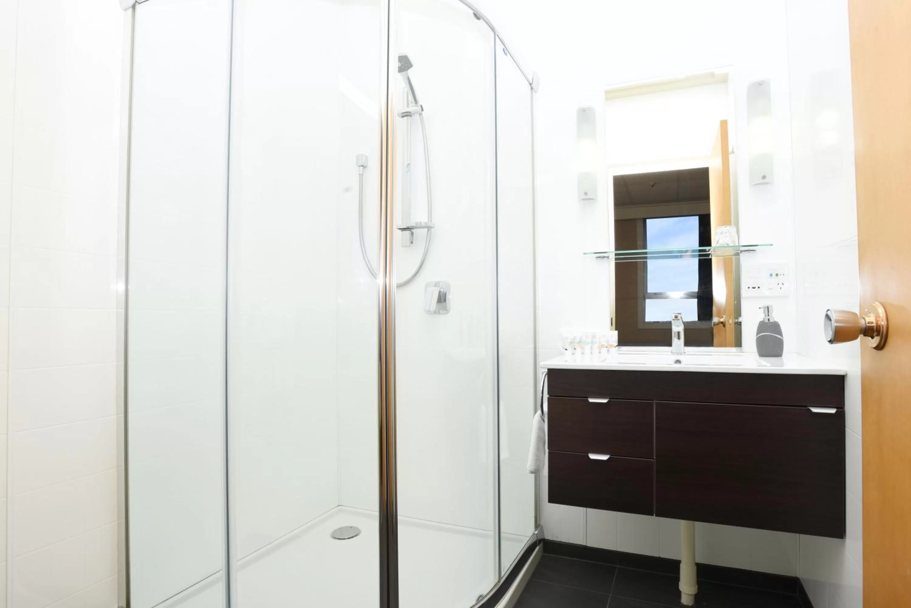 Bathroom in Kelvin Hotel