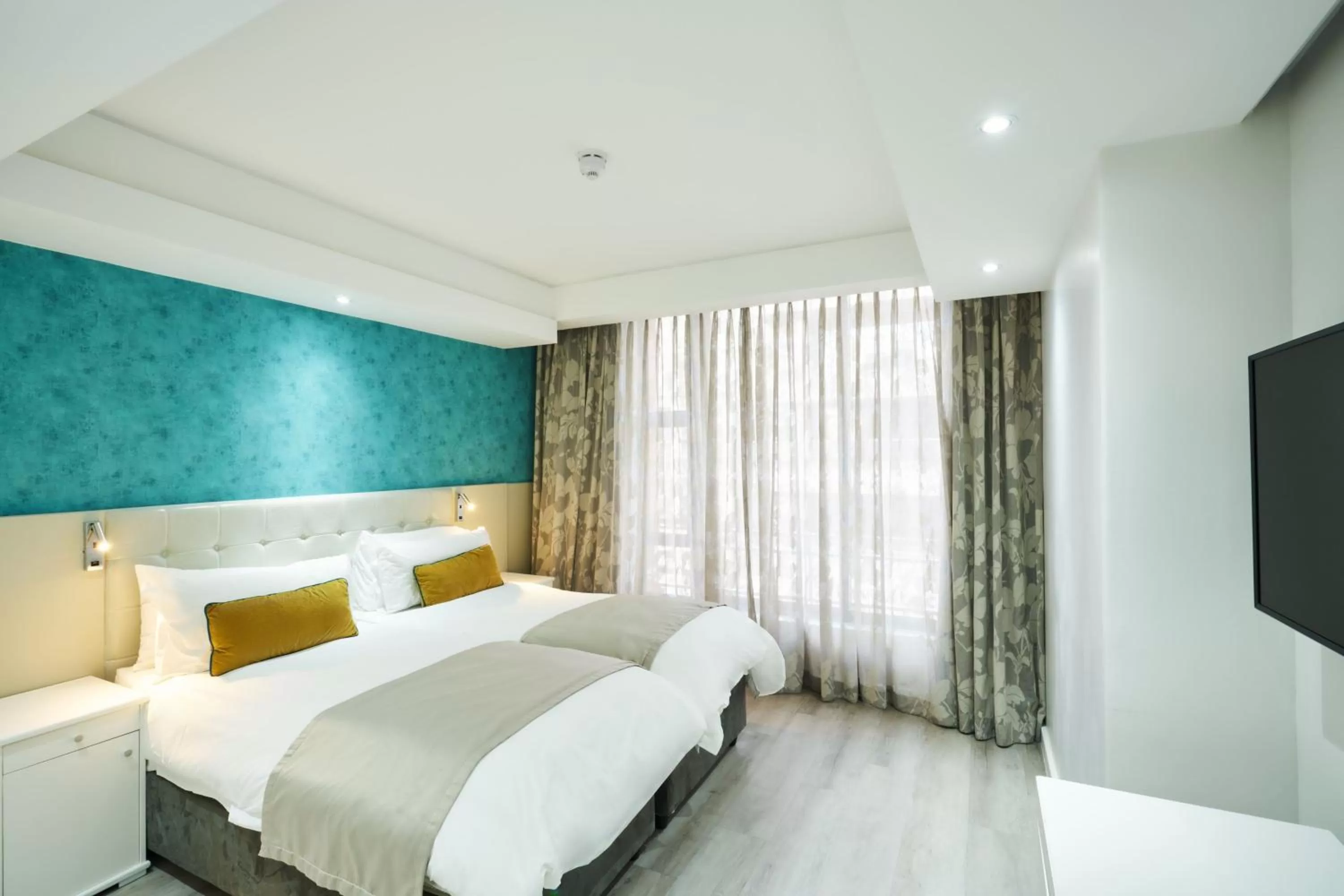 Bedroom, Bed in Protea Hotel by Marriott Cape Town North Wharf