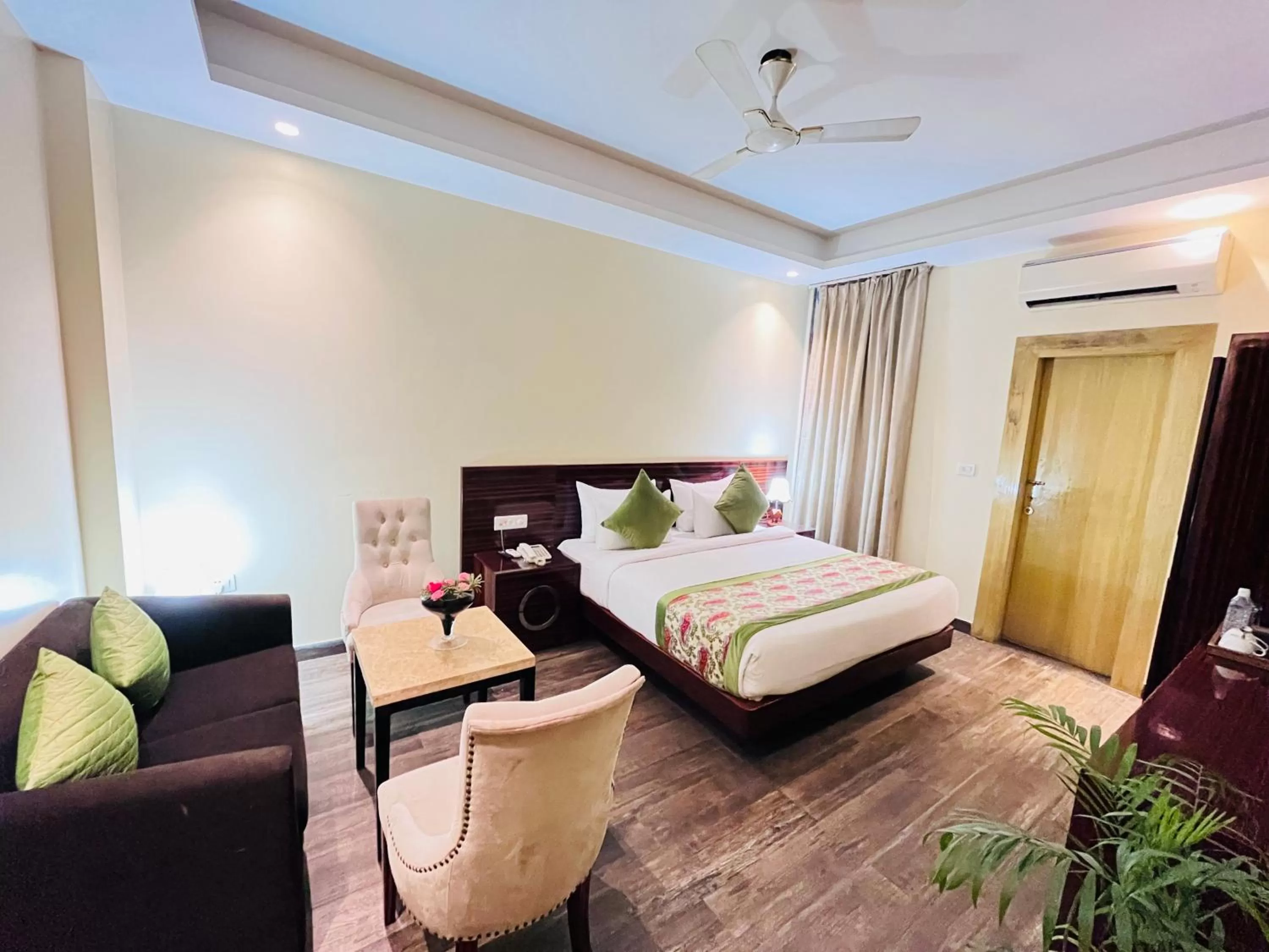 Bed in Hotel Banz near Delhi Airport