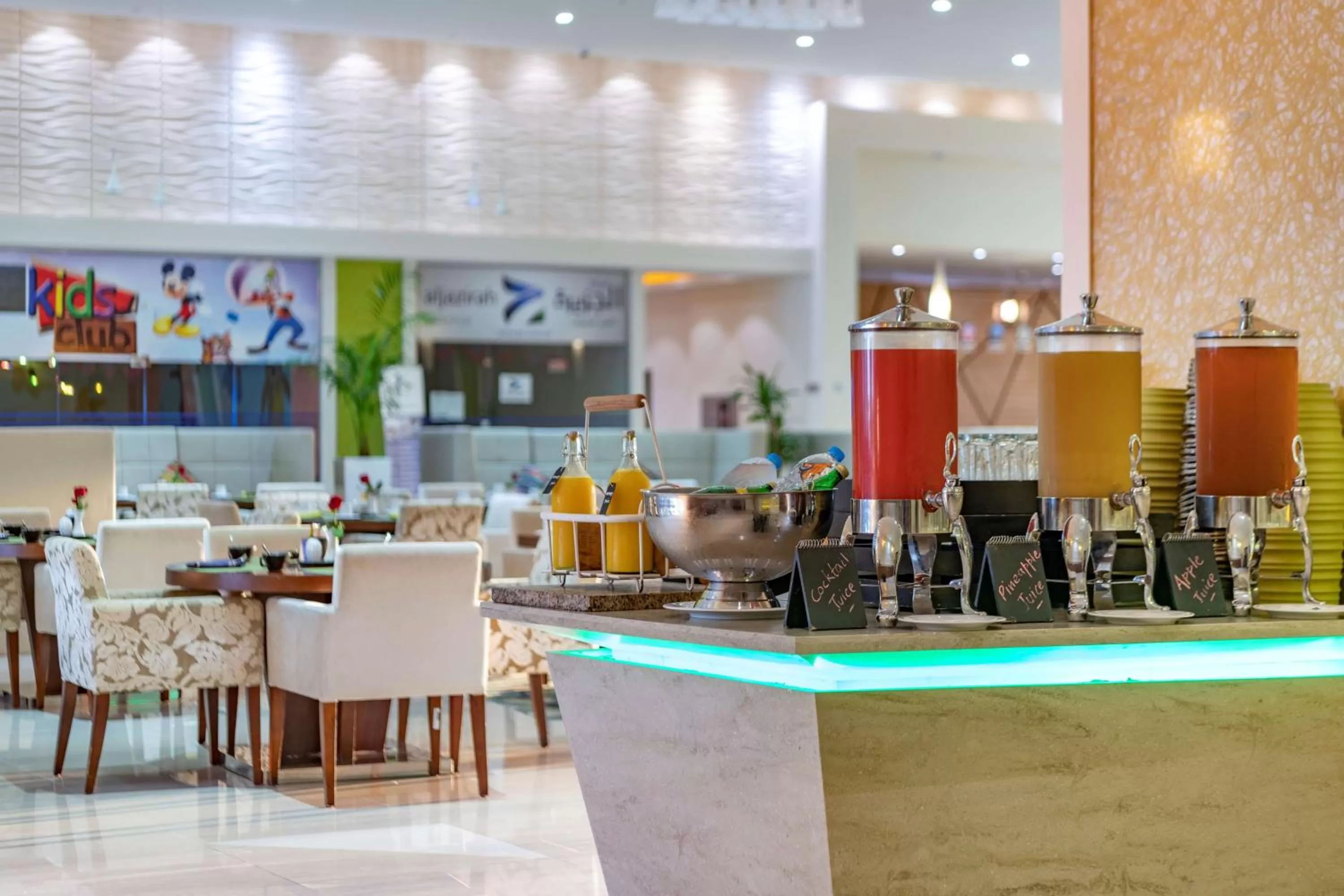 Restaurant/places to eat in Radisson Blu Resort Jizan