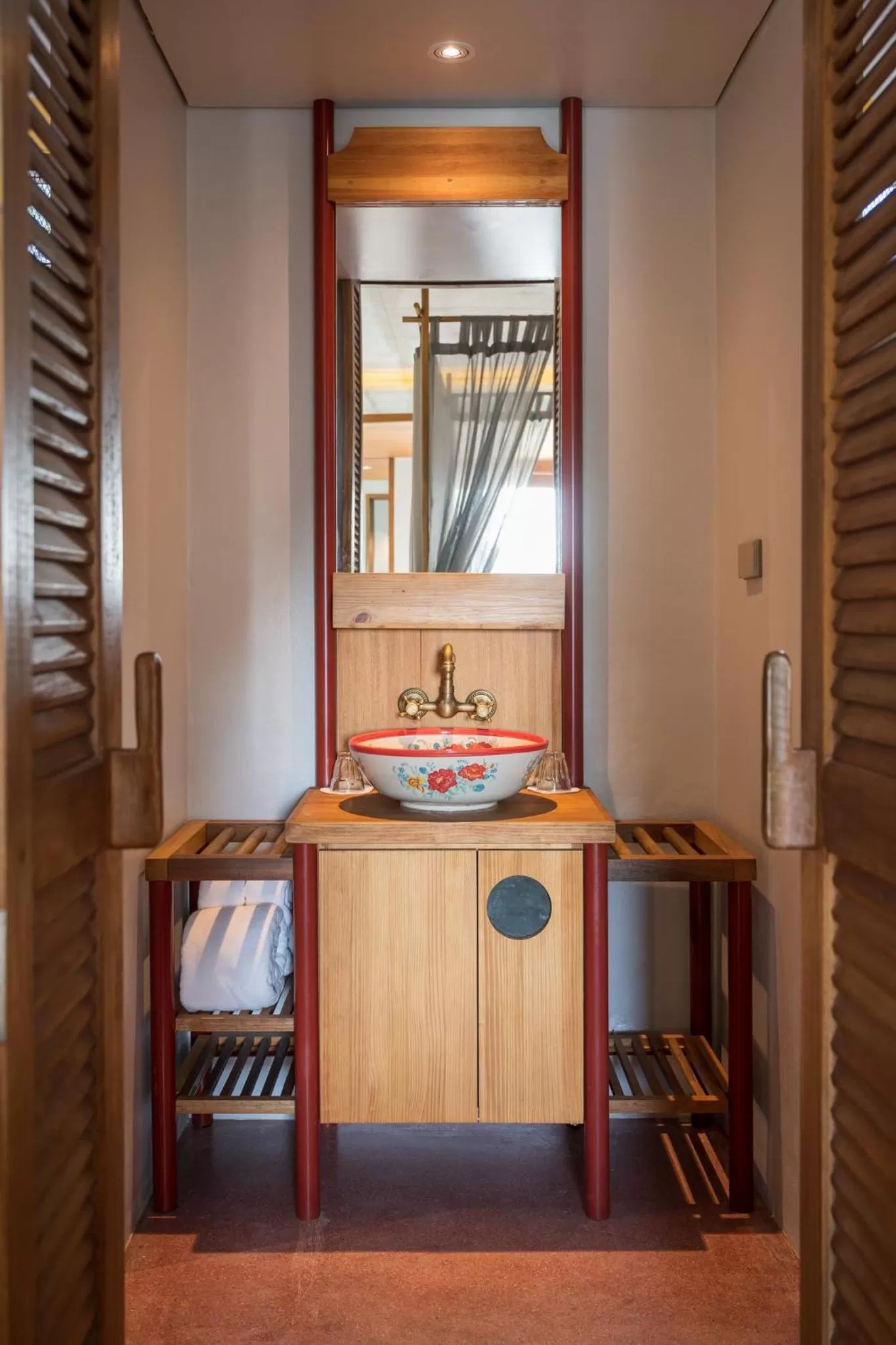 Shower in Hotel Gahn Khao Lak