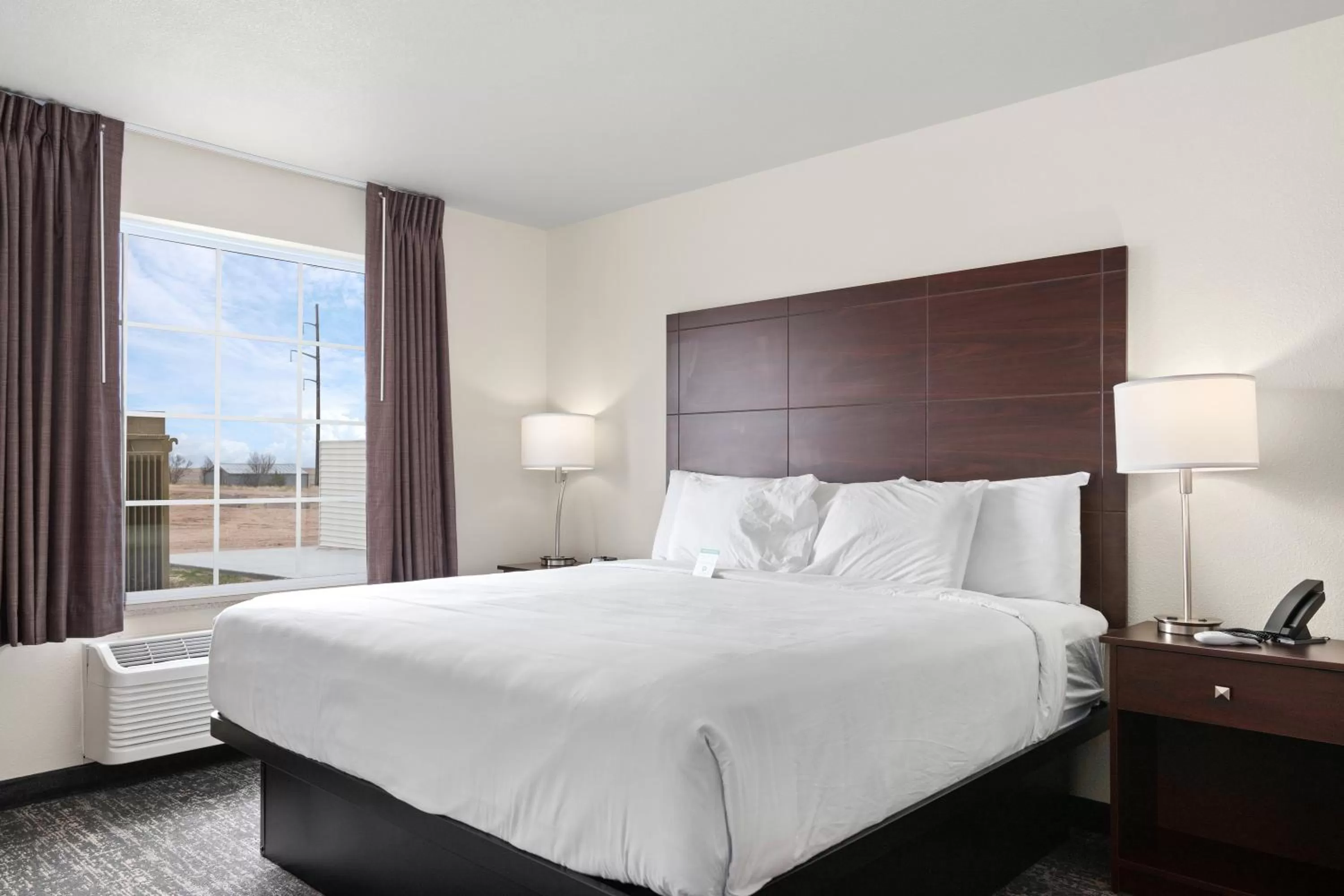 Bed in Cobblestone Inn & Suites - Yuma