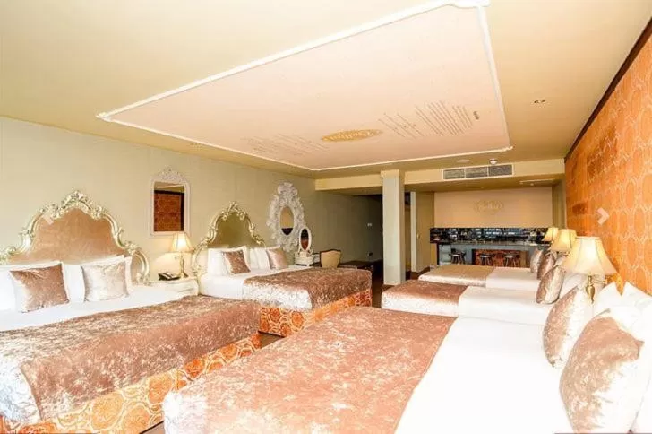 Bed in The Shankly Hotel