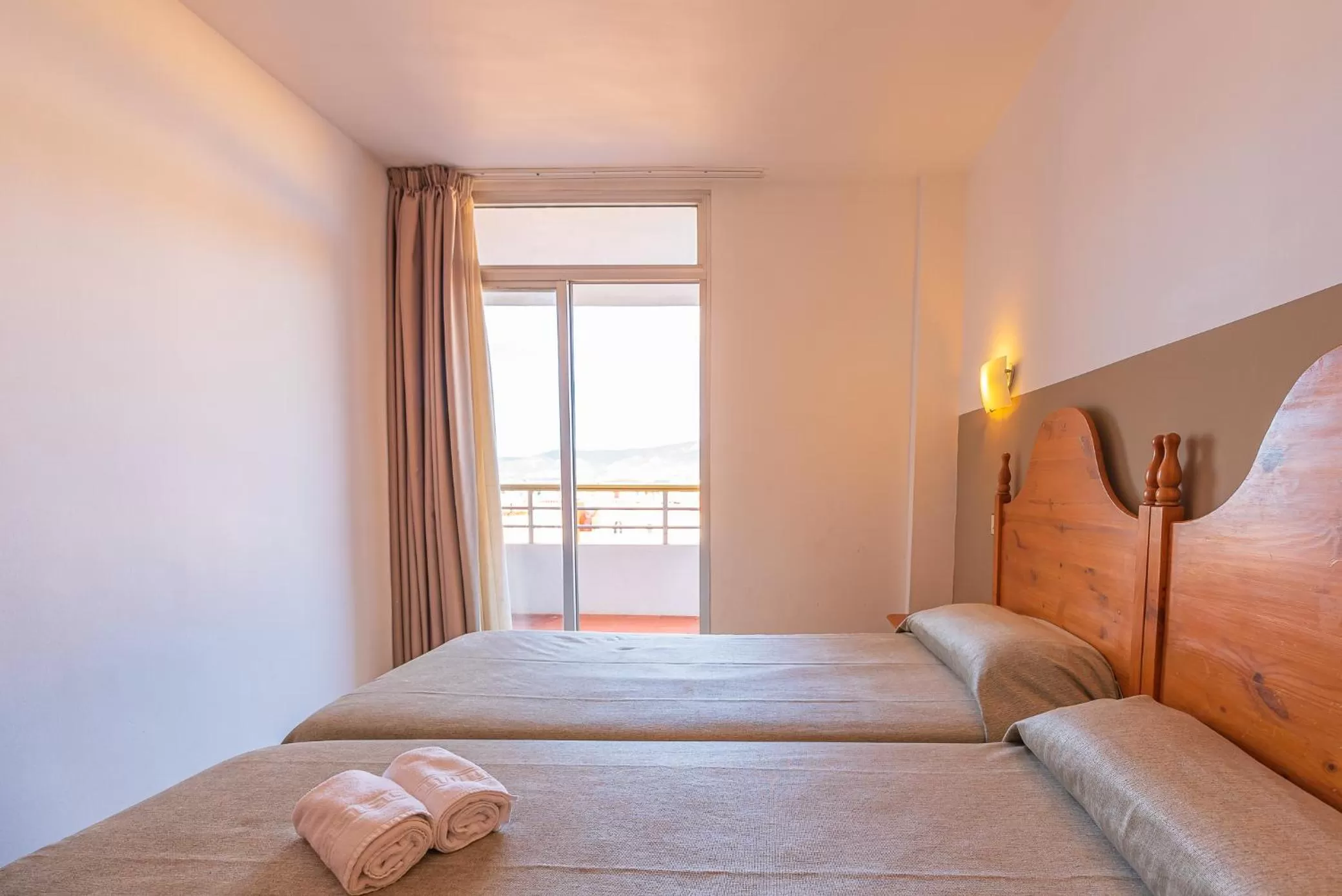 Family, Bed in Xon's Platja HA