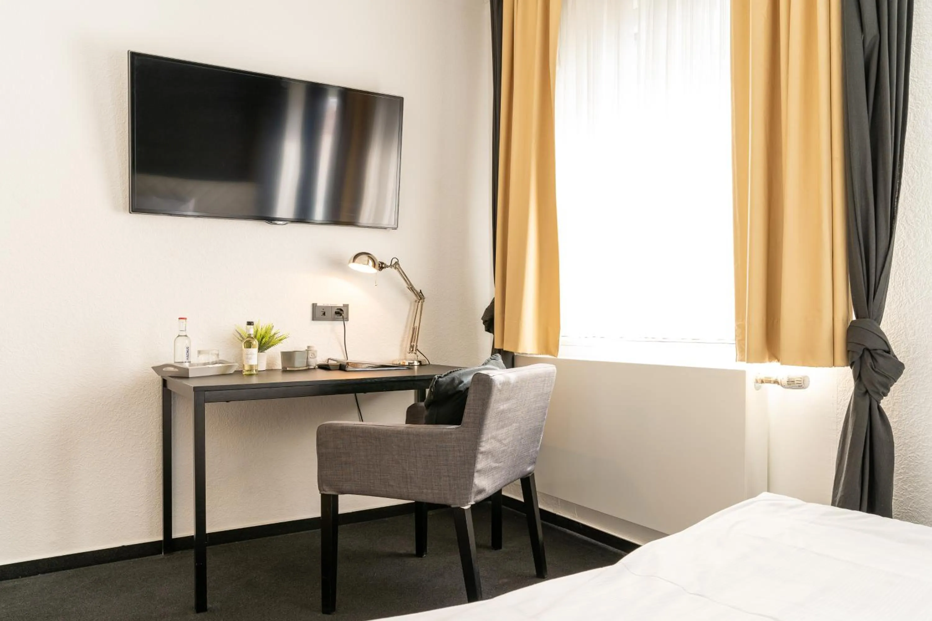 Bed in Schäfers Hotel