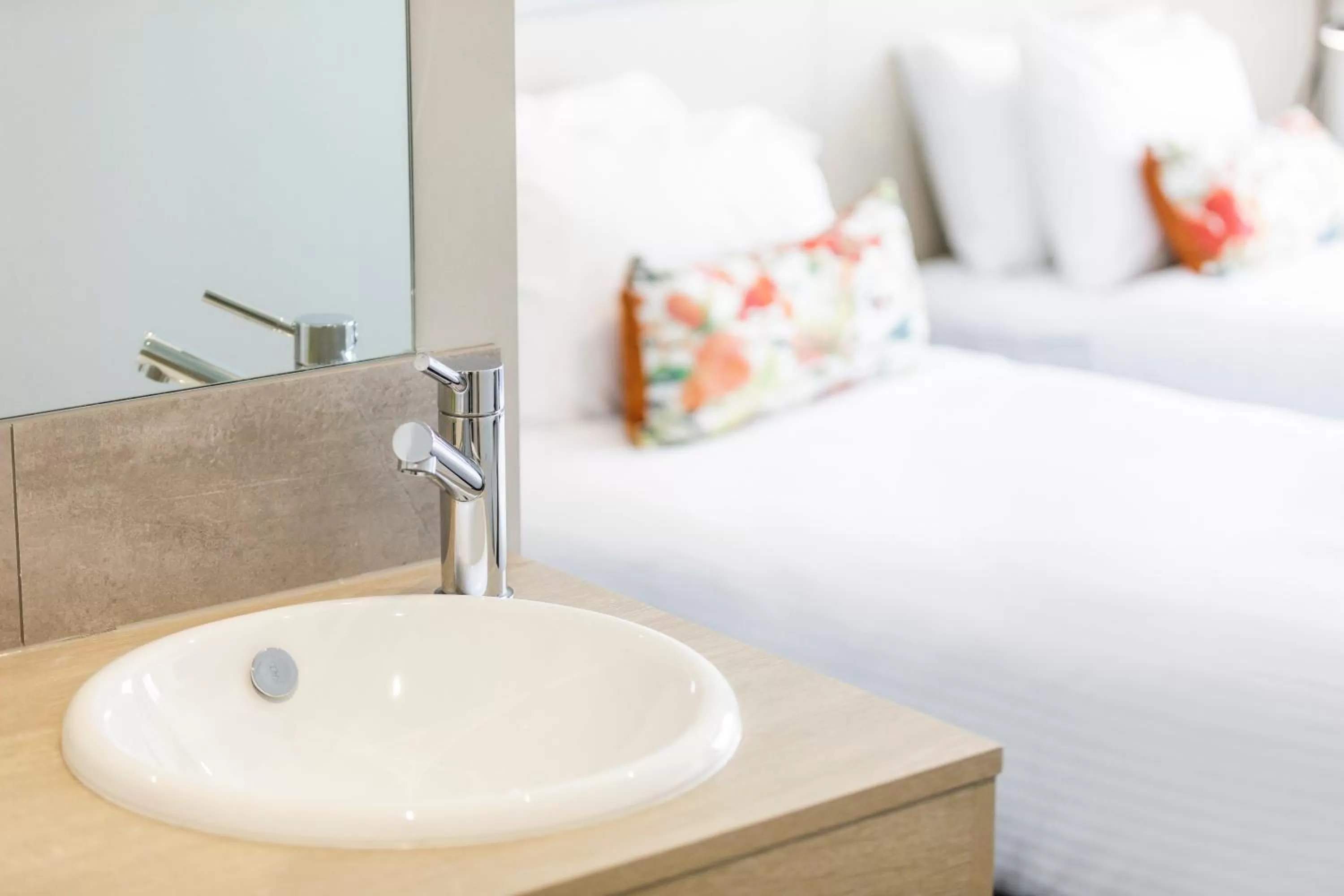 Bathroom, Bed in Nightcap at Findon Hotel