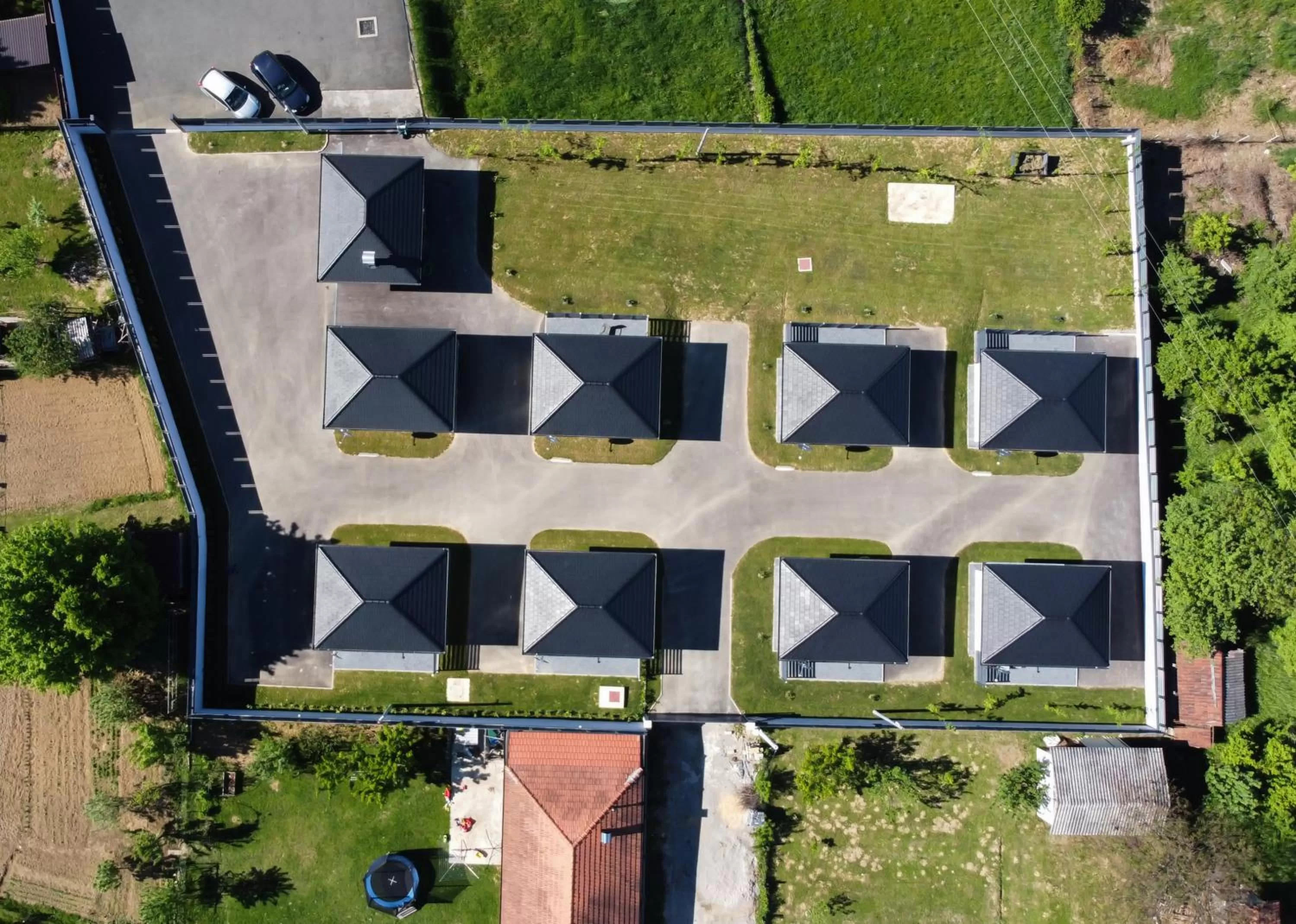 Property building, Bird's-eye View in Apartmani i Bungalovi TROJKA