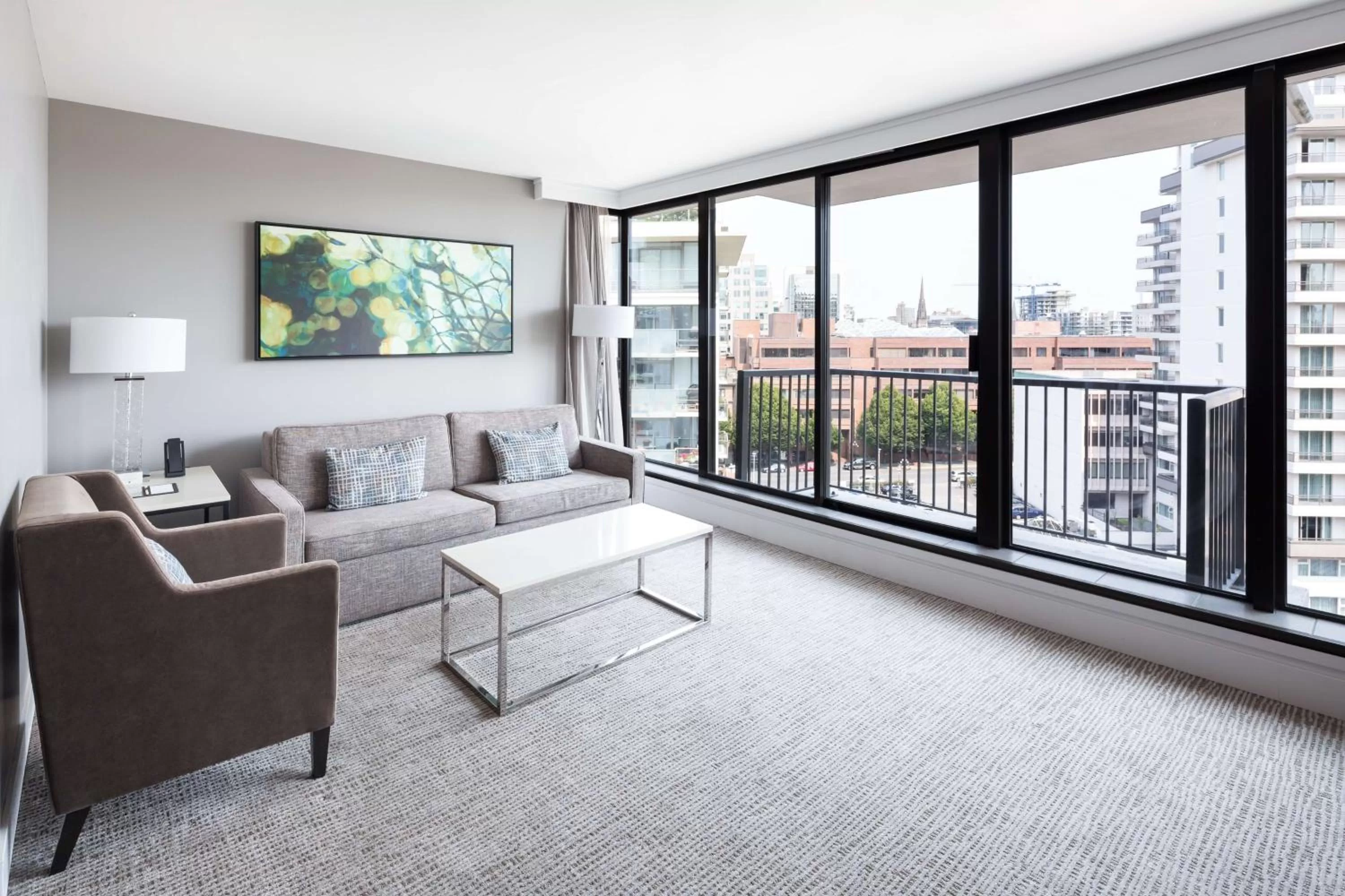 Living room in DoubleTree by Hilton Hotel & Suites Victoria