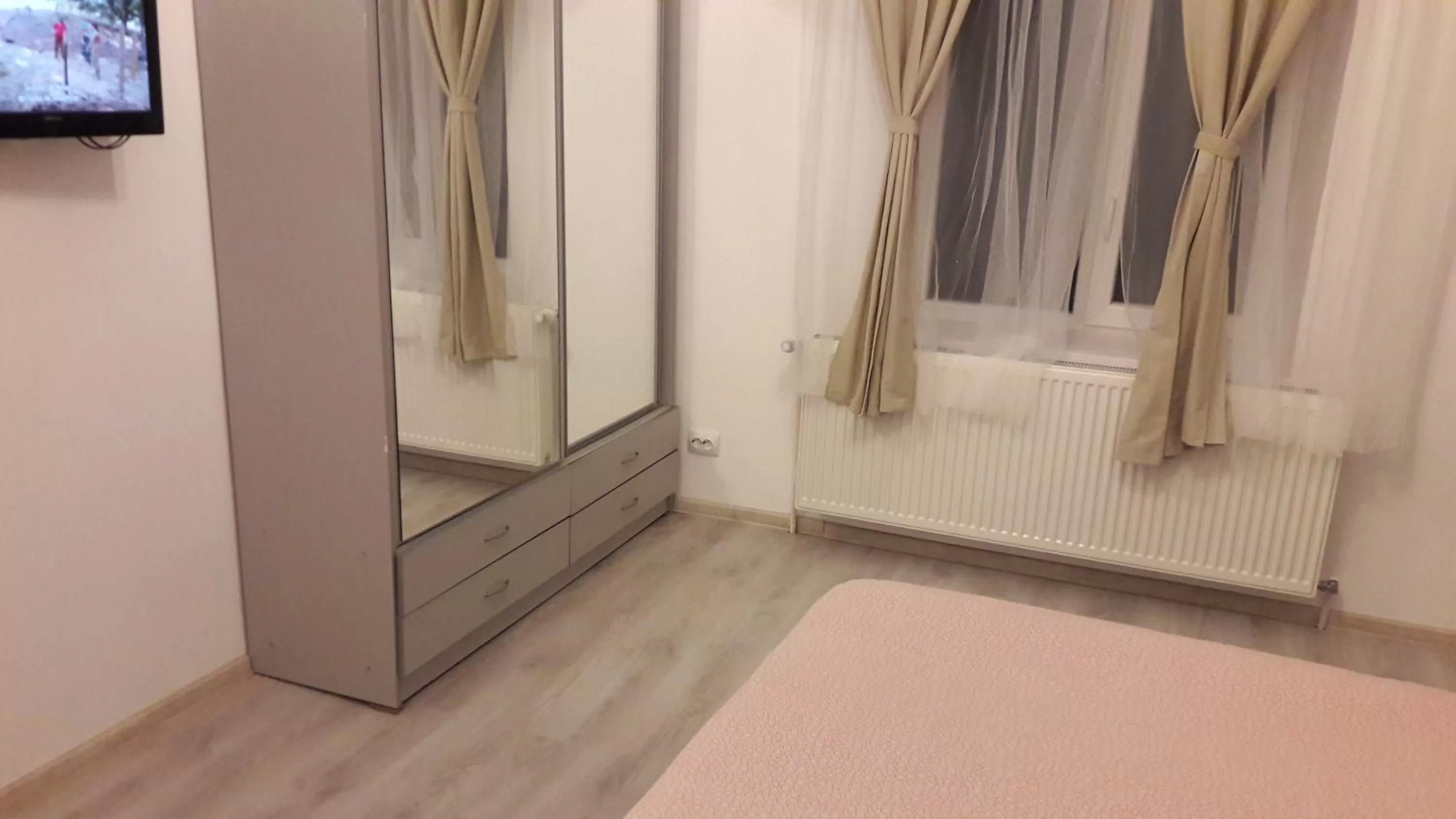 TV/Entertainment Center in The Floor Piata Unirii