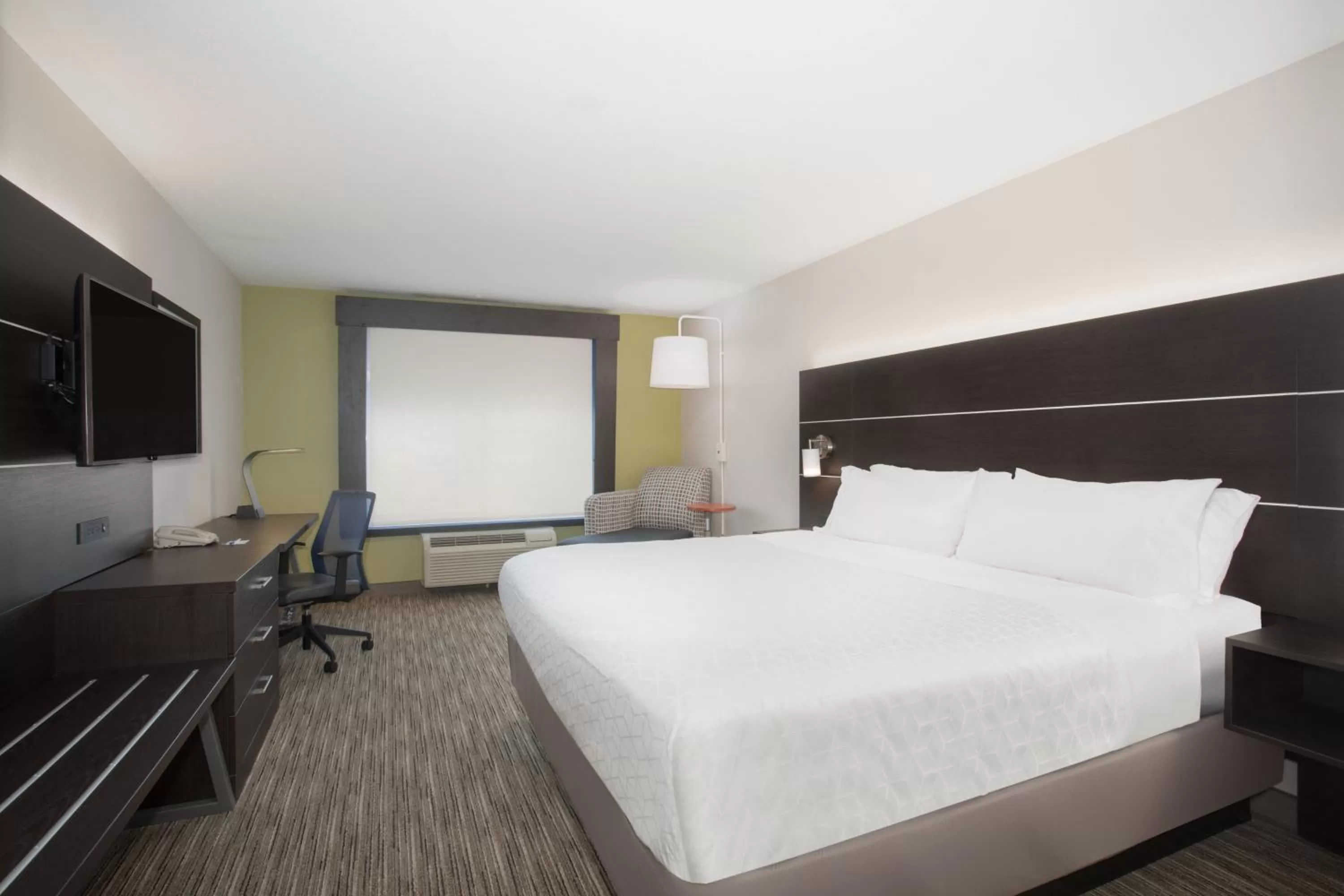 Photo of the whole room, Bed in Holiday Inn Express Hotel & Suites Longmont by IHG