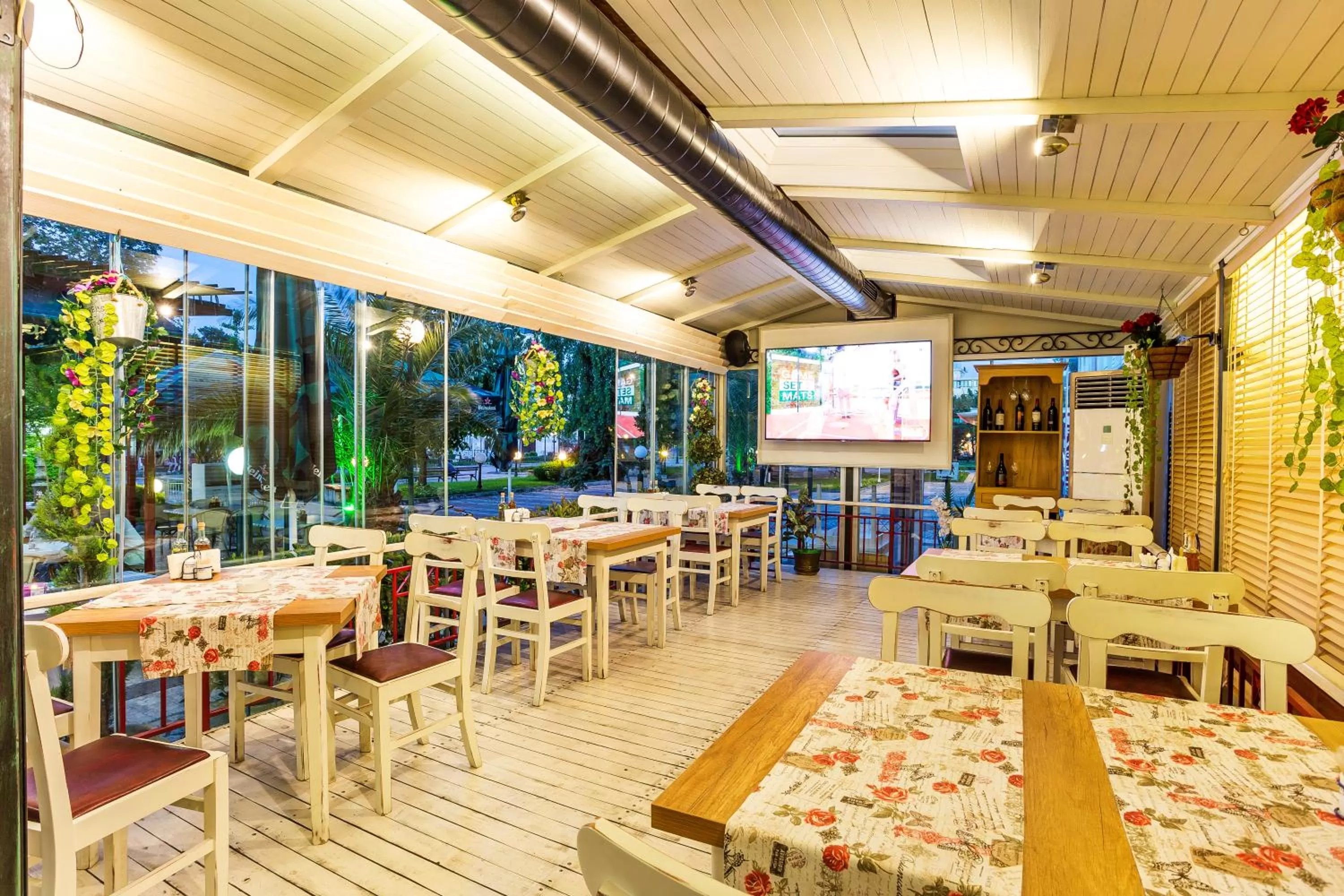 Restaurant/places to eat in Saint George Hotel & Medical Spa