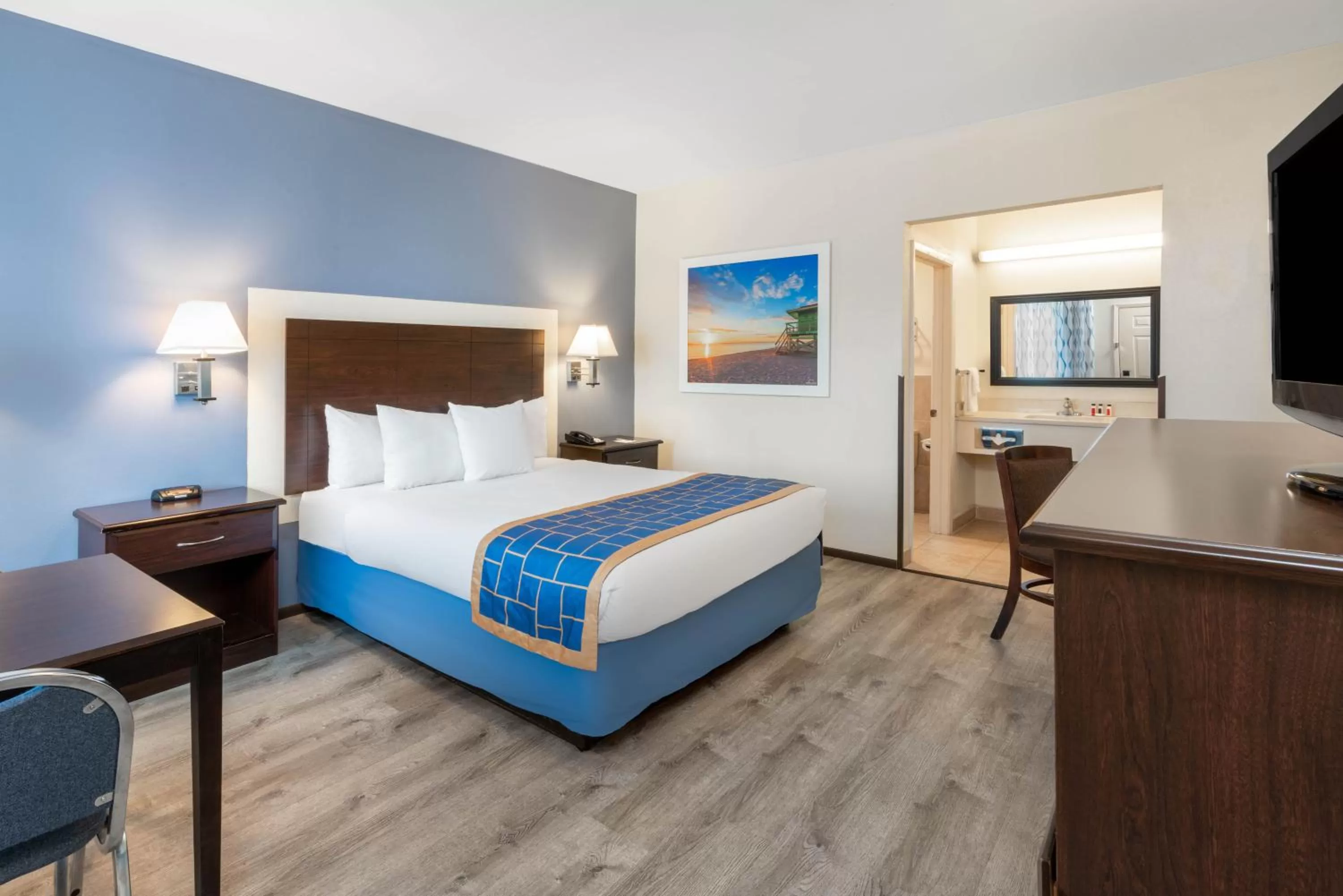 Bedroom, Bed in Days Inn by Wyndham Grants