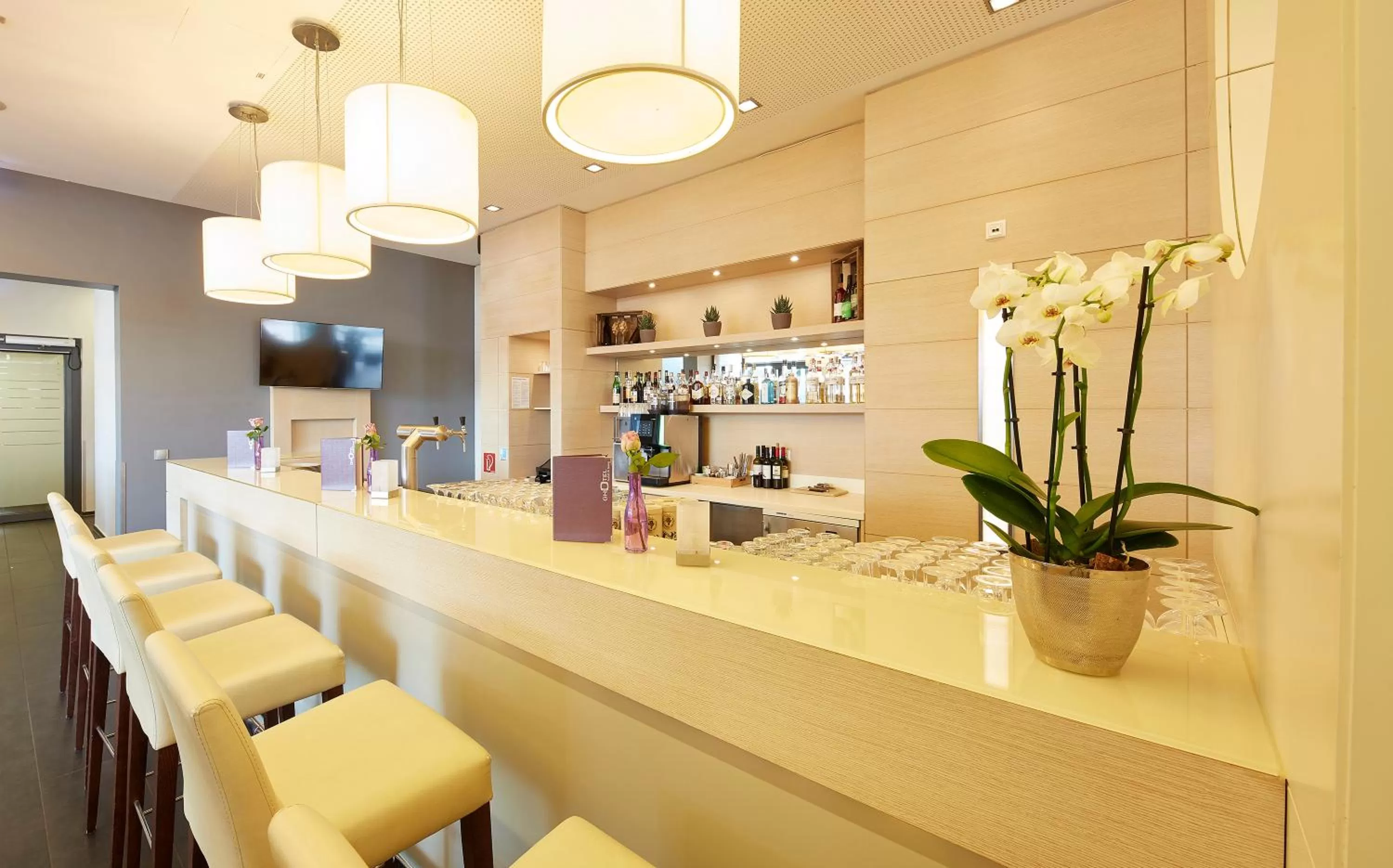Lounge or bar in GHOTEL hotel & living Koblenz