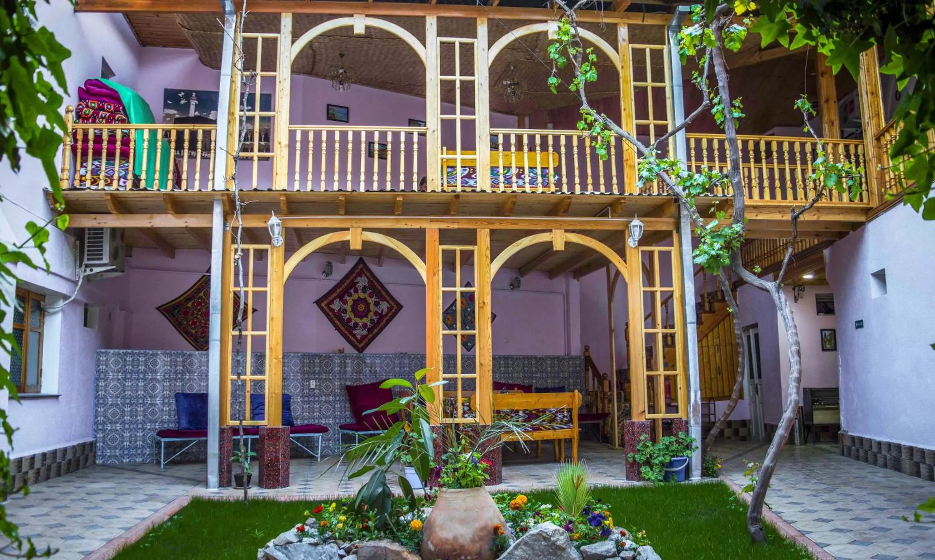 Property Building in Jahongir Guest House