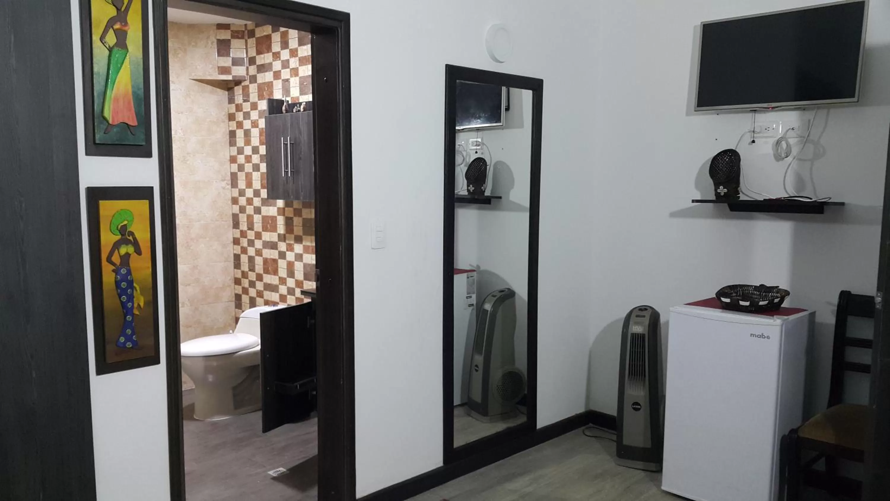 Bedroom, Kitchen/Kitchenette in Hospedaje Solymar Sarie Bay