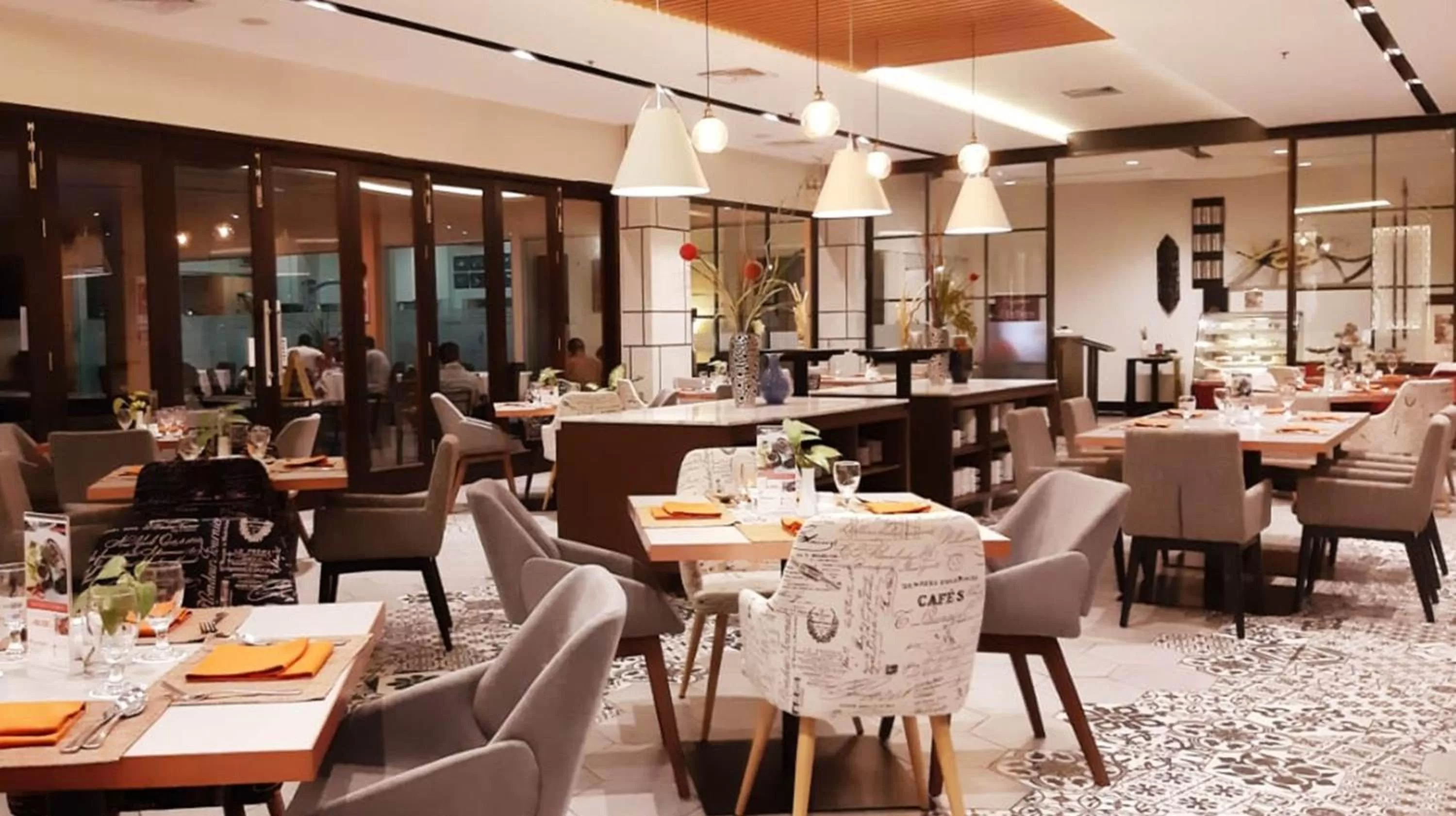 Restaurant/places to eat in Swiss-Belhotel Borneo Samarinda