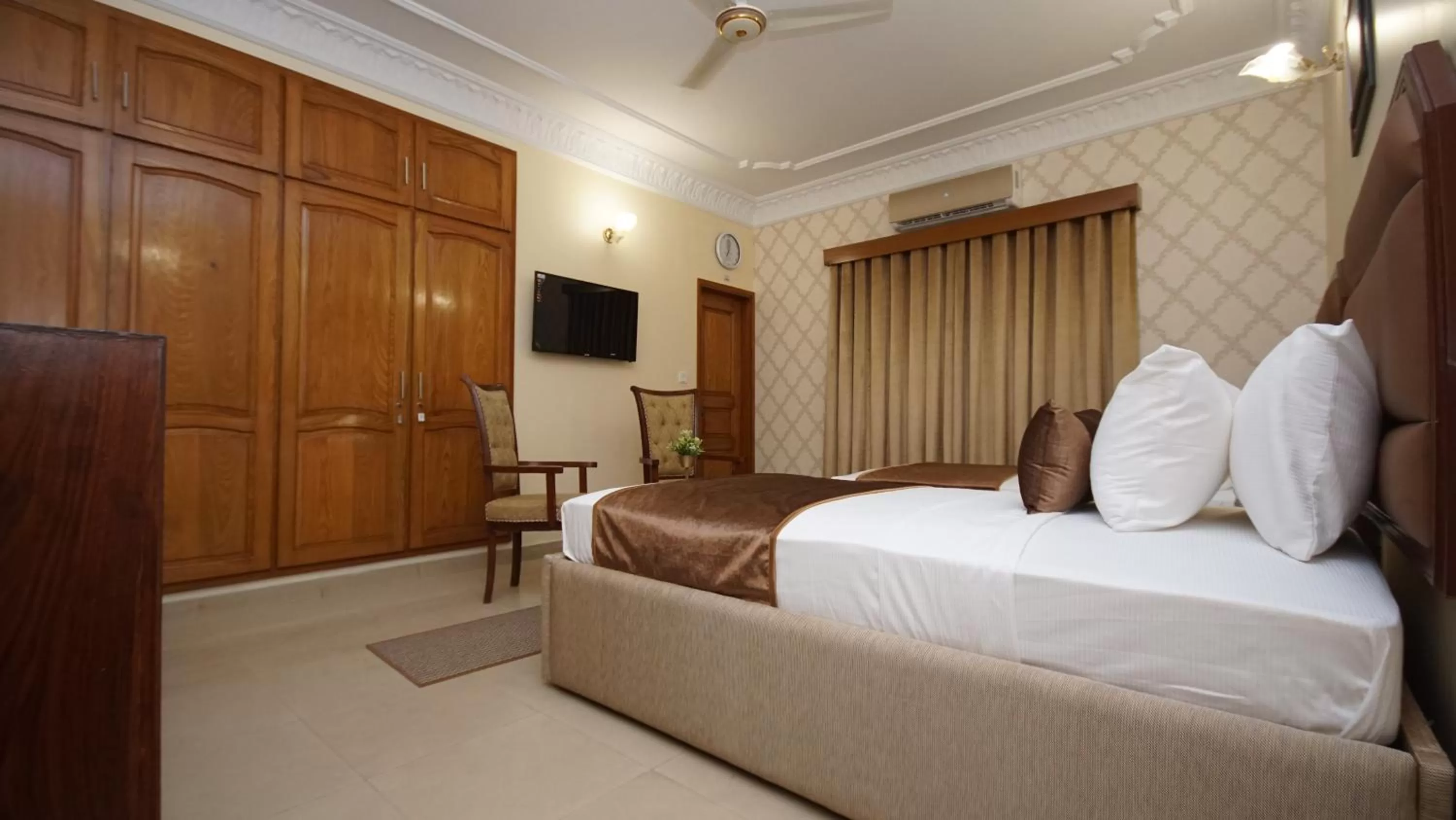 Bed in World Inn Karachi