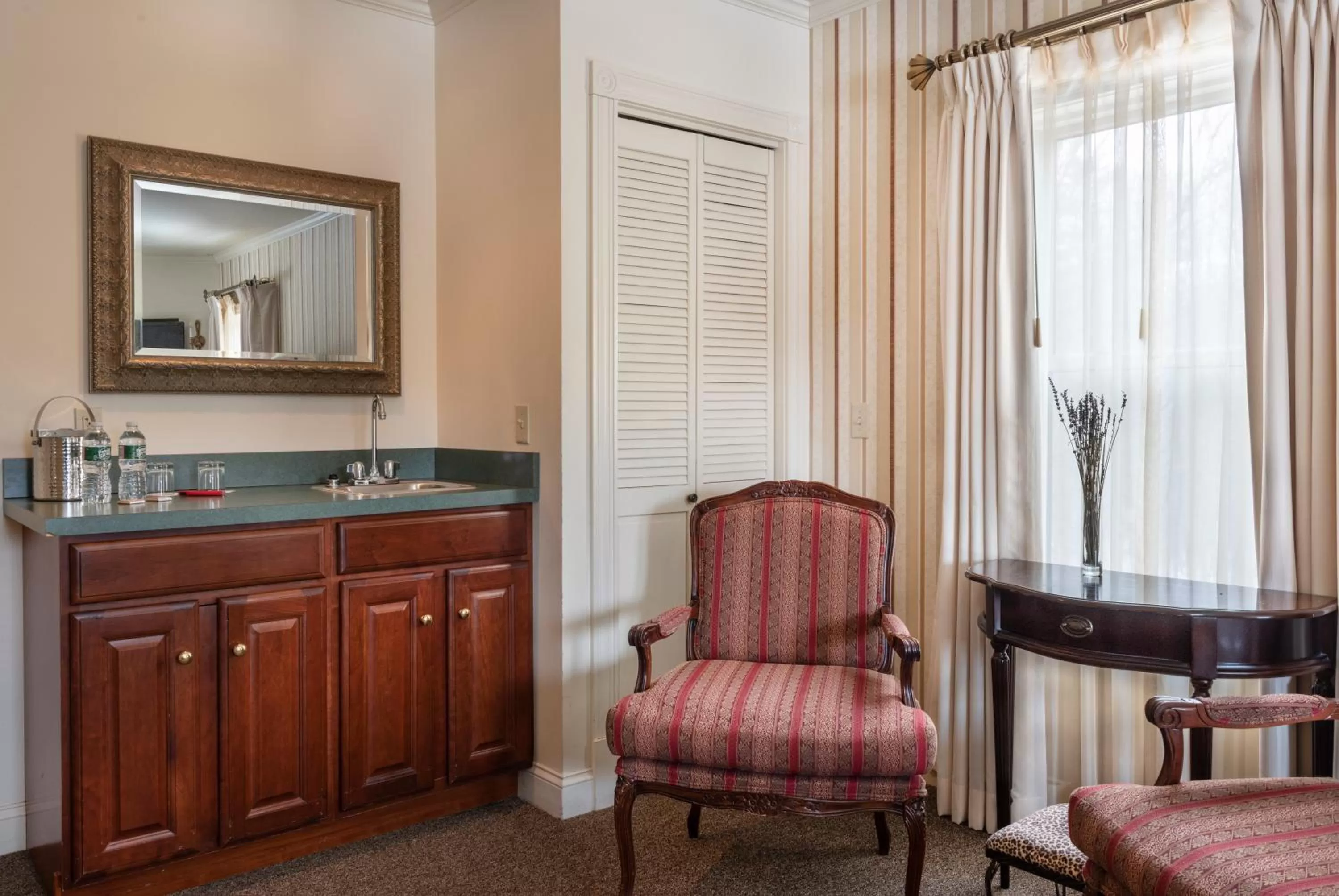 Seating area in The Inn at Thorn Hill