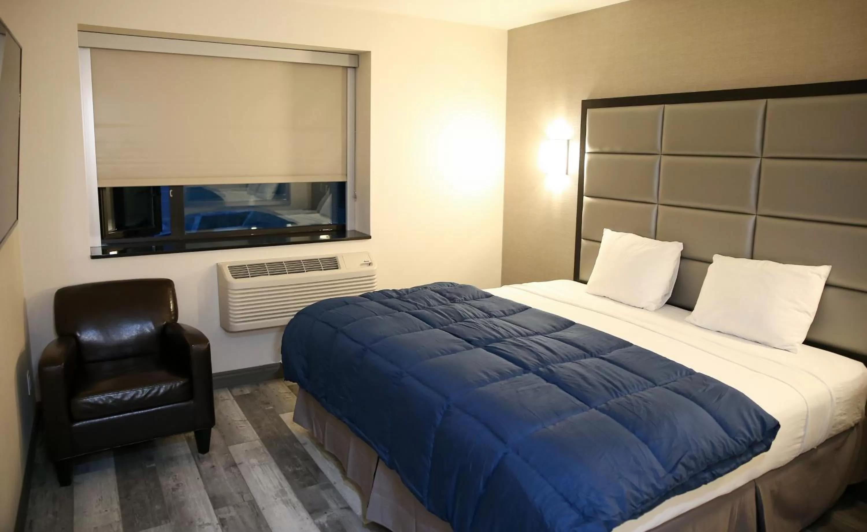 Photo of the whole room, Bed in Umbrella Hotel Brooklyn