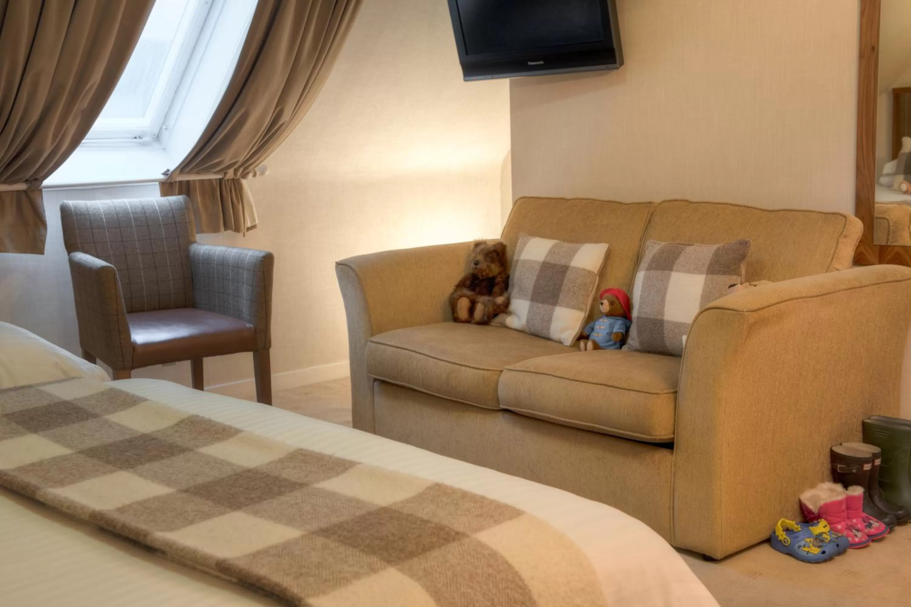 Bed in Mackays Hotel