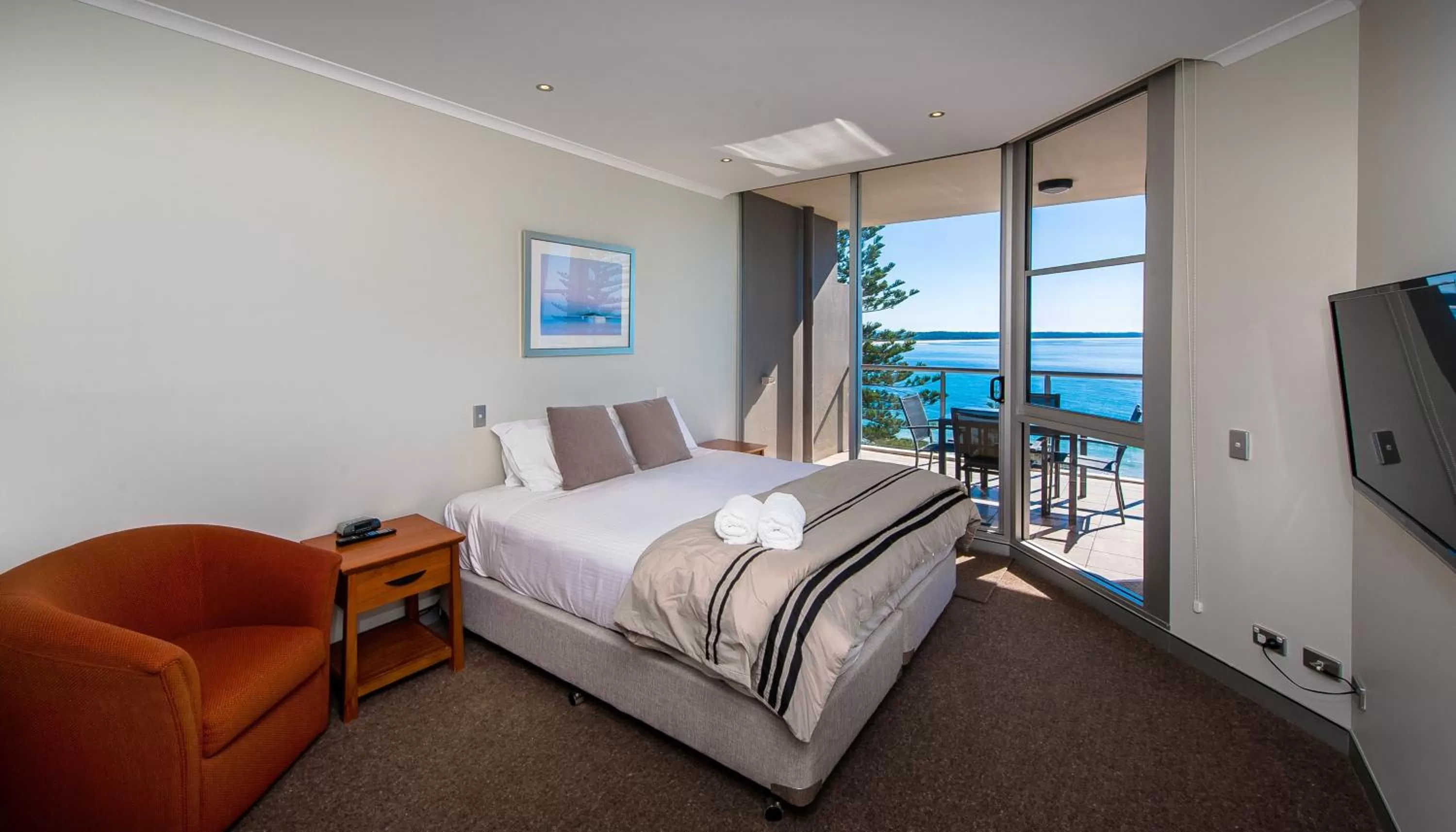 Bedroom, Bed in Sandcastle Apartments