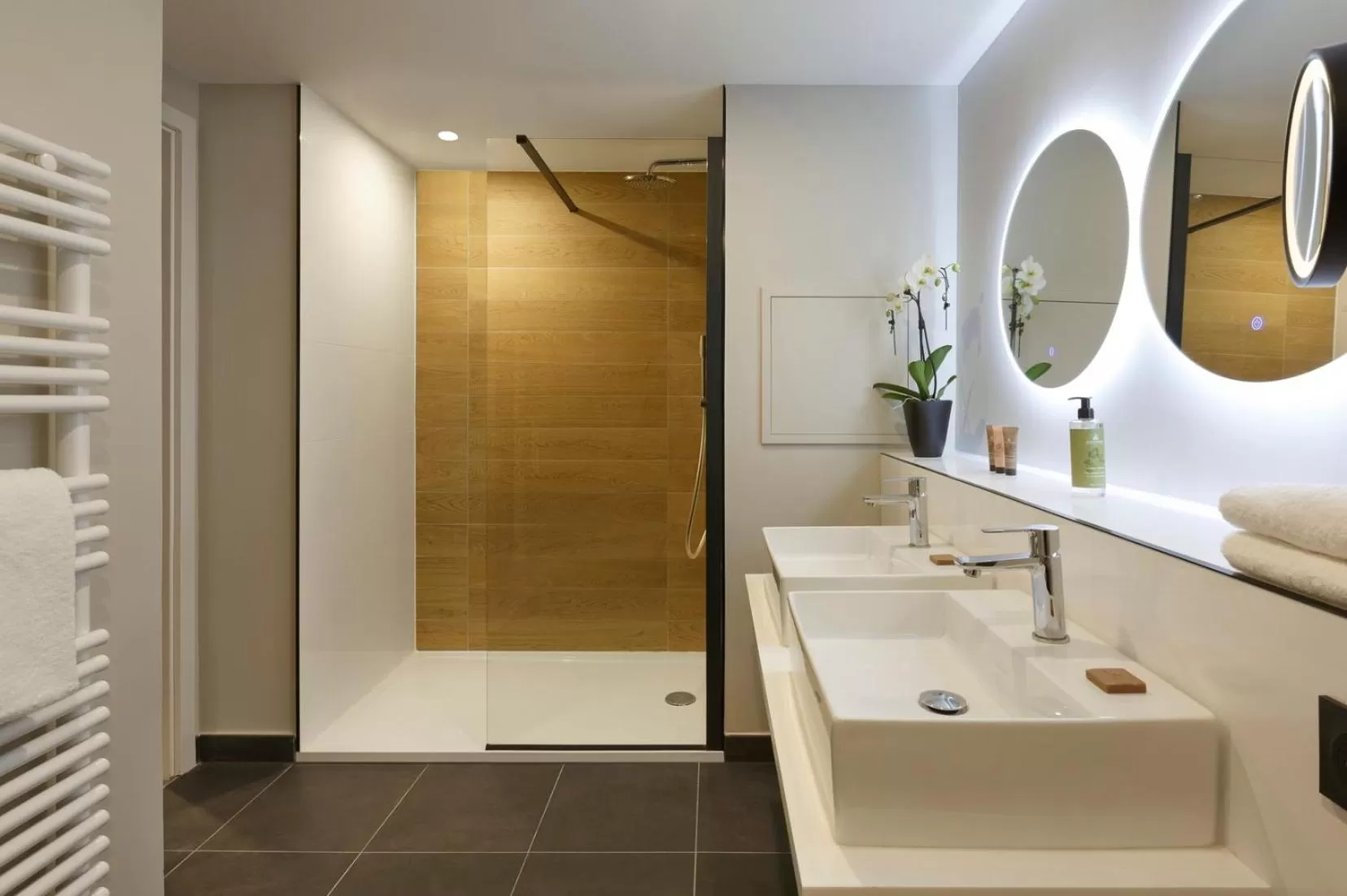 Bathroom in Citadines Eurometropole Strasbourg