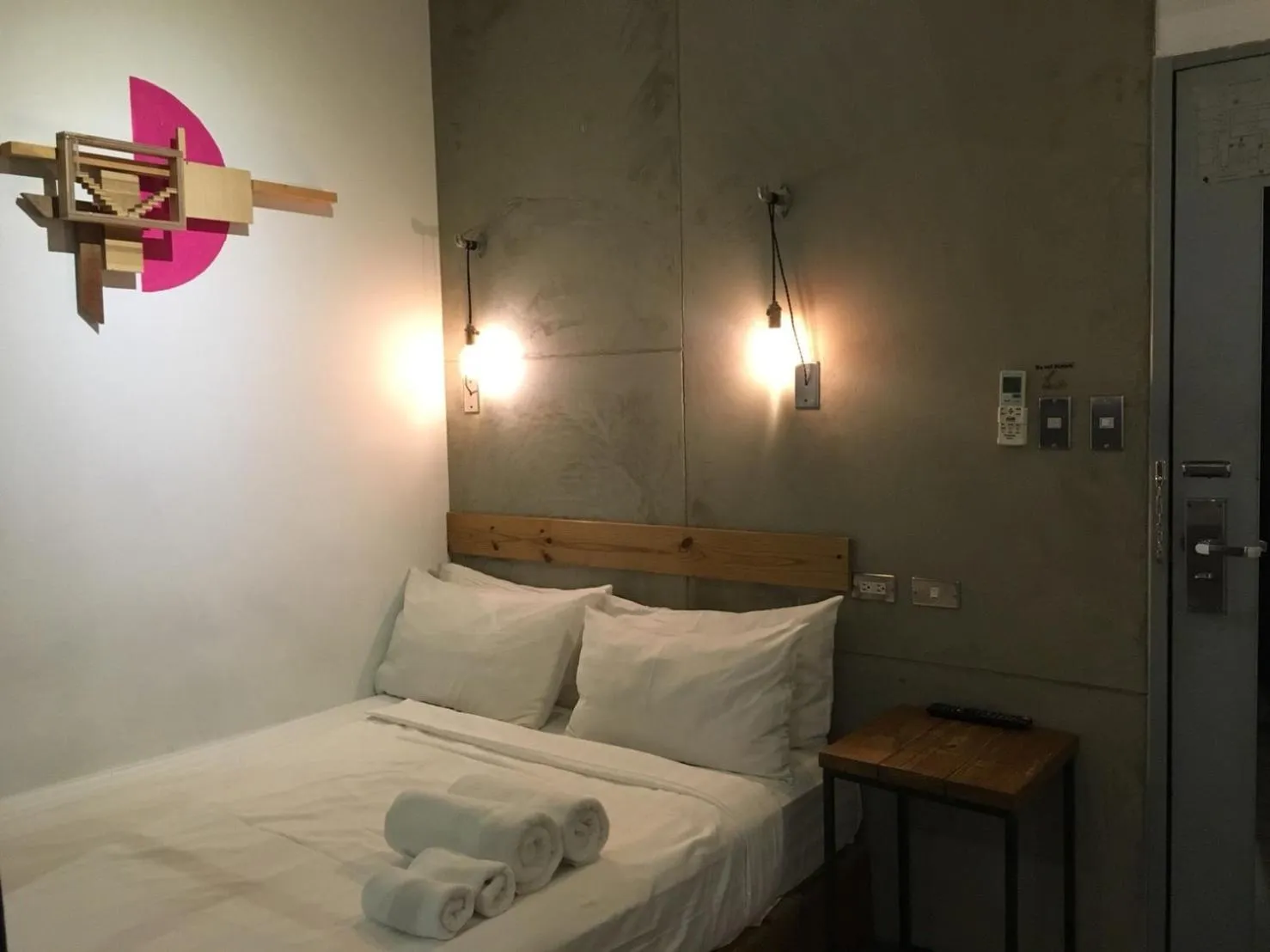 Bed in 禾裕 北車 Hey!U