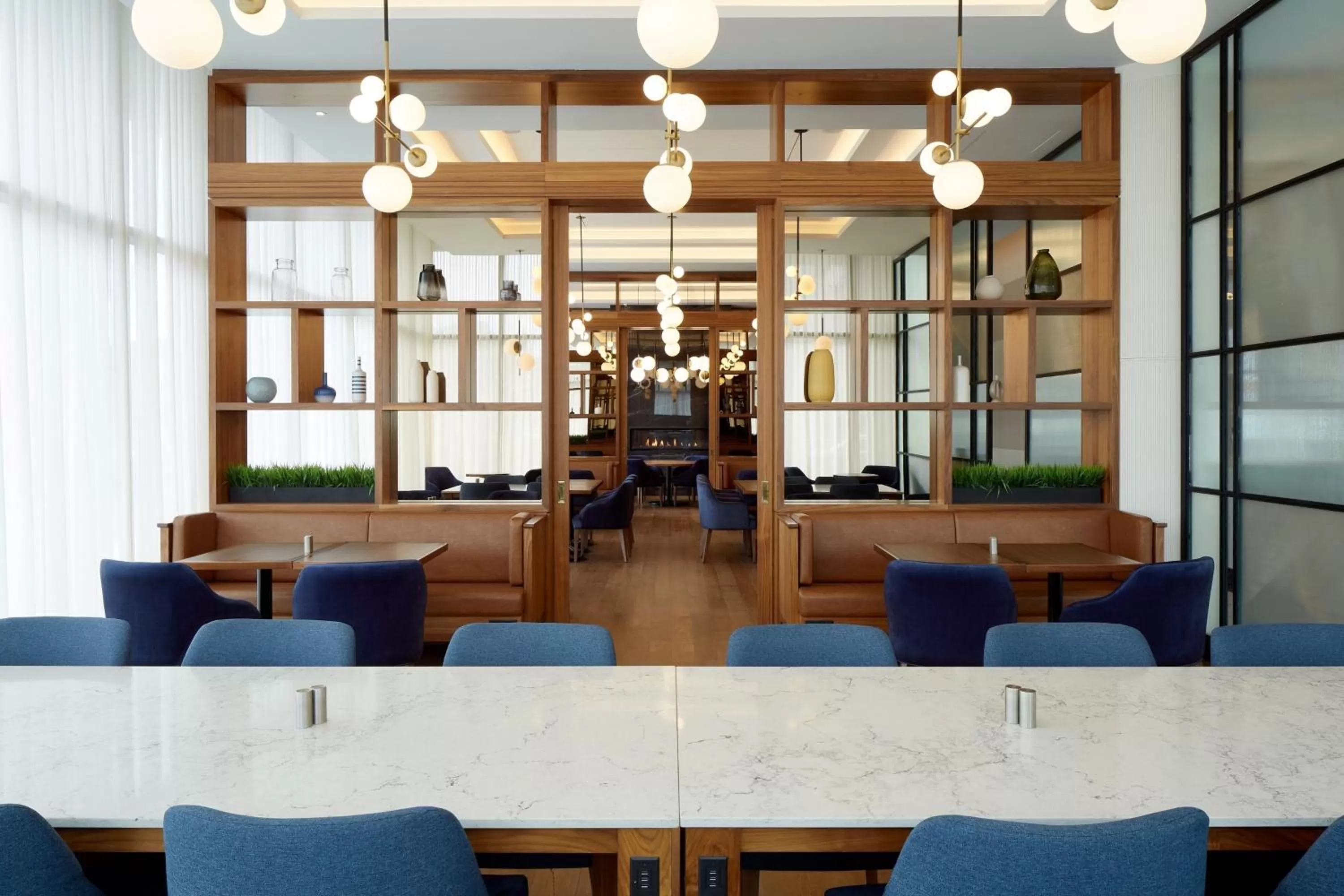 Restaurant/places to eat in Courtyard Montreal Midtown