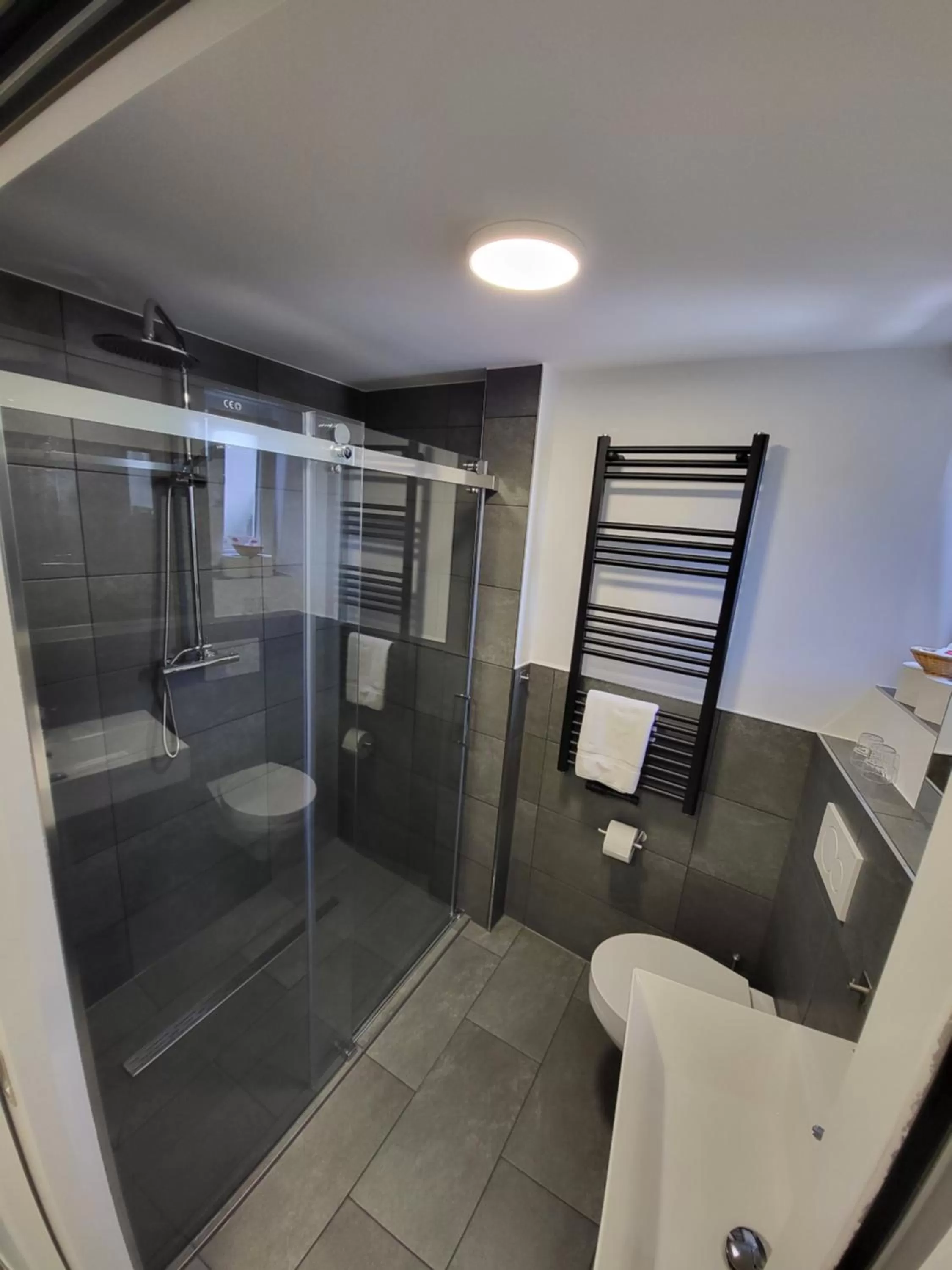 Bathroom in Hotel am Markt