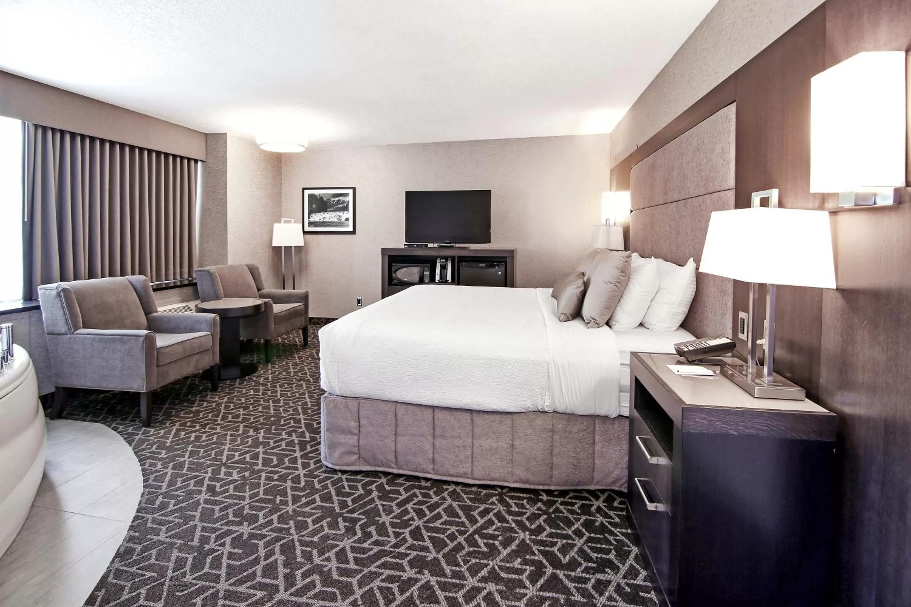 Bed in Best Western Plus Banff International Lodge