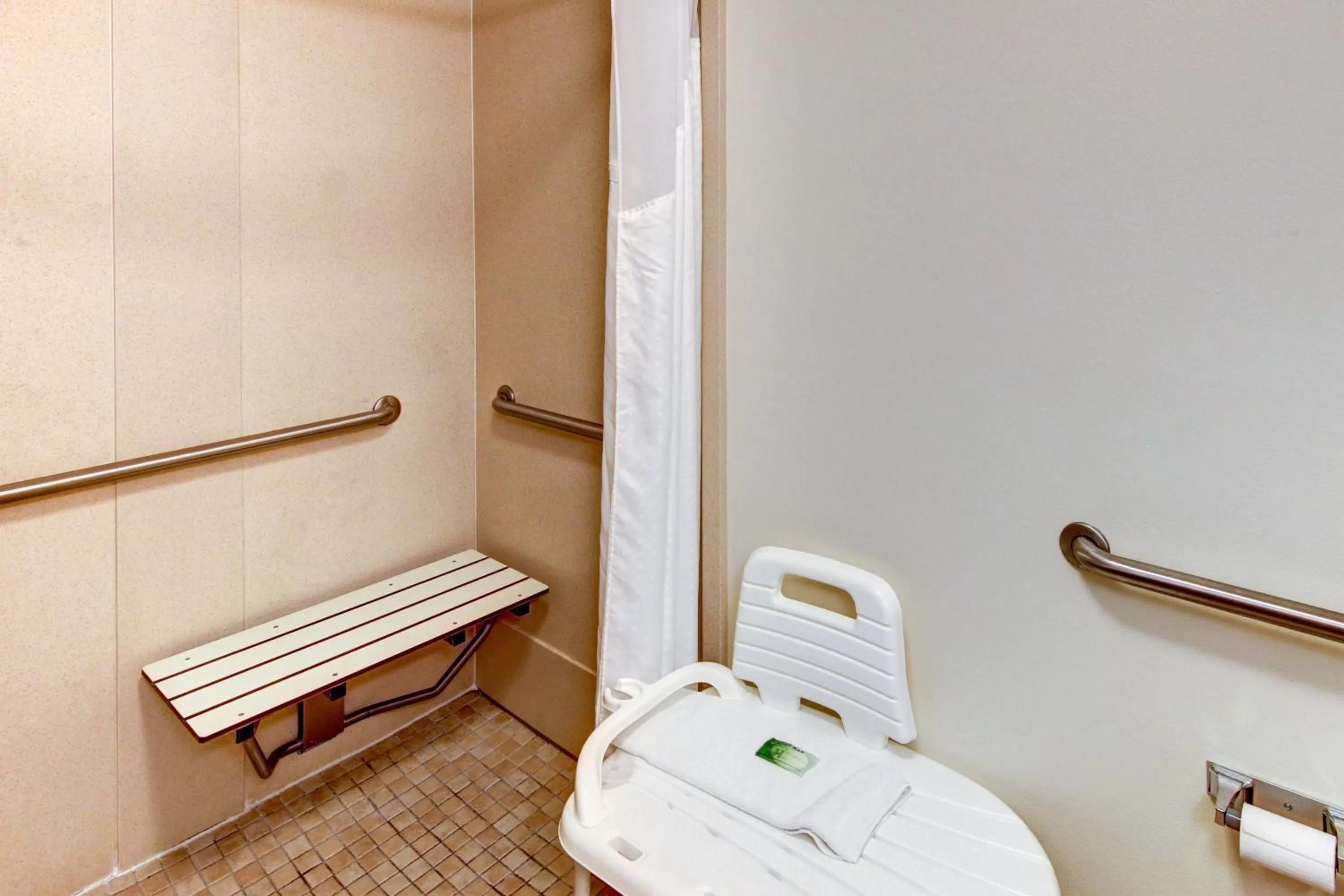 Queen Room - Mobility Access Roll in Shower/Non-Smoking in Holiday Inn Express San Angelo, an IHG Hotel