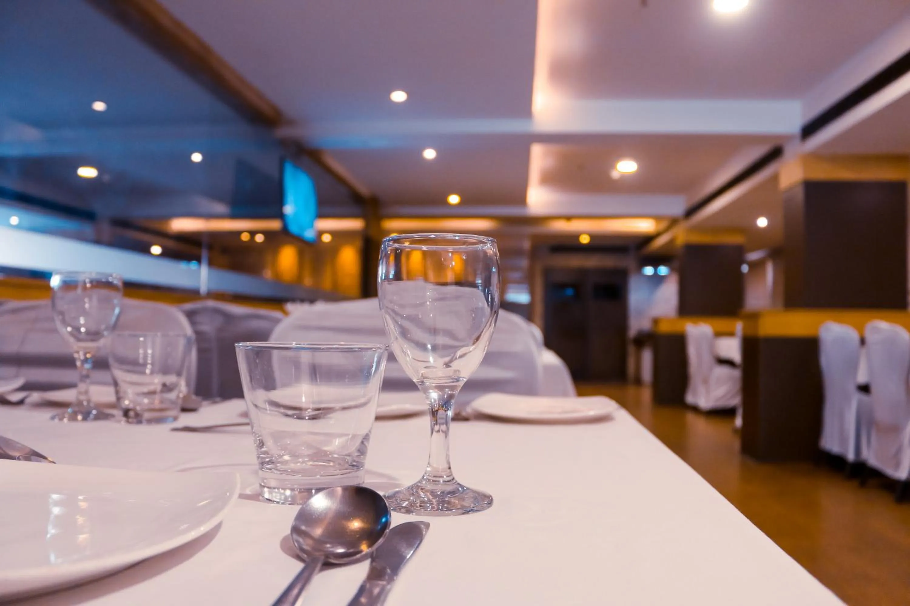 Restaurant/places to eat in Hotel Winsar Park