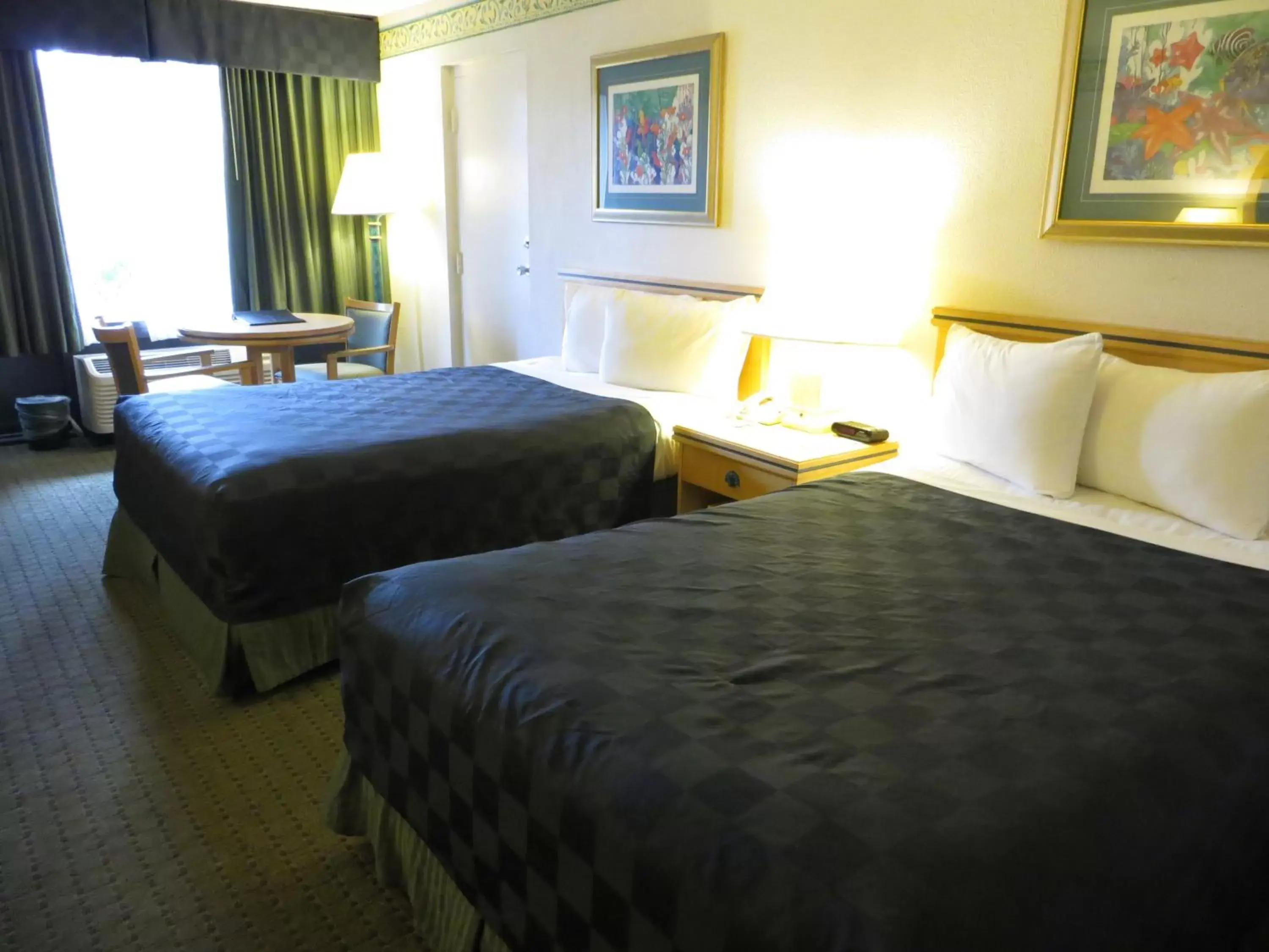 Standard Room With Two Double Beds - Pool View in Maingate Lakeside Resort Standard Room With Two Double Beds - Pool View in Maingate Lakeside Resort